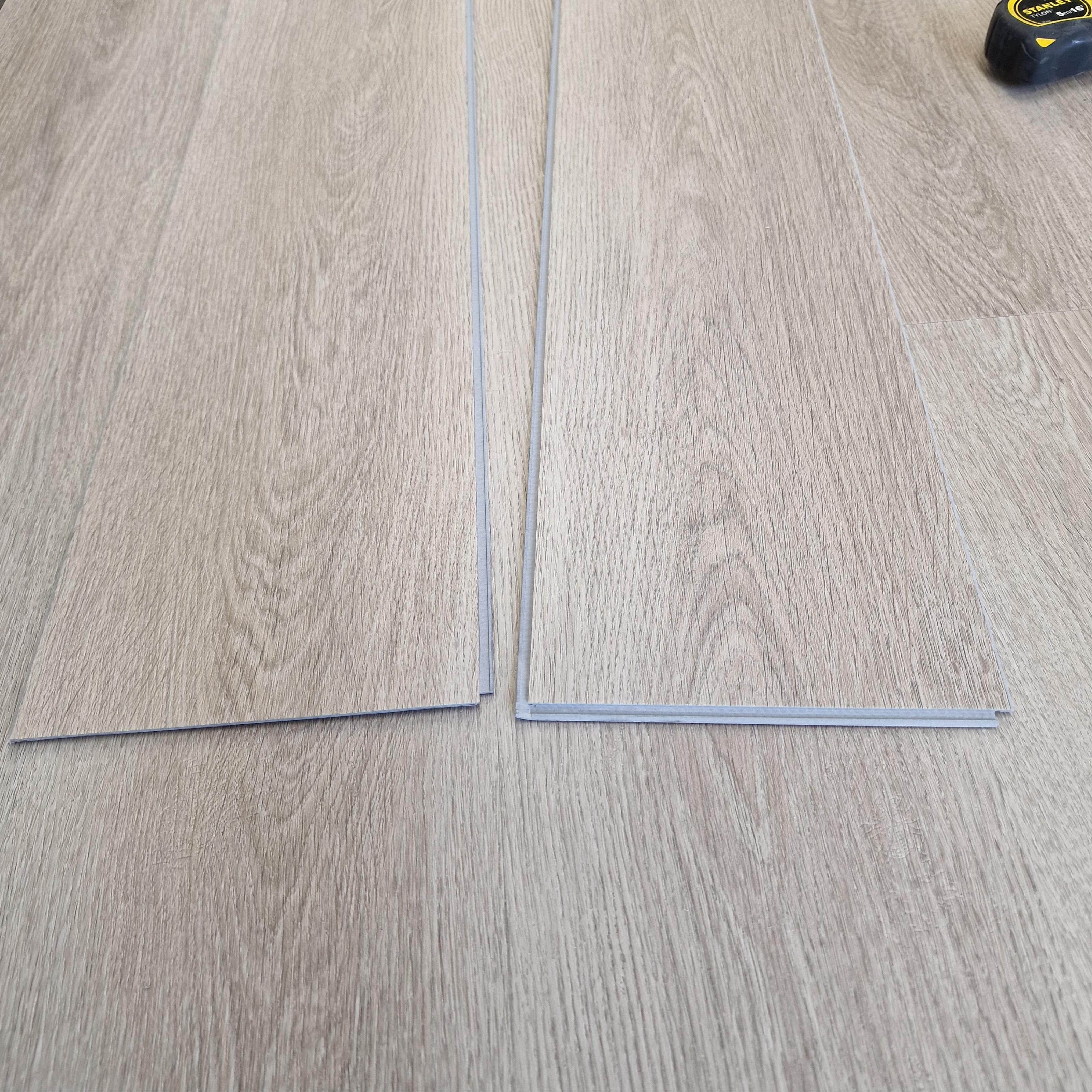 grey-ashen-oak-plank-waterproof-rigid-core-spc-luxury-vinyl-tile-lvt-flooring-click-2