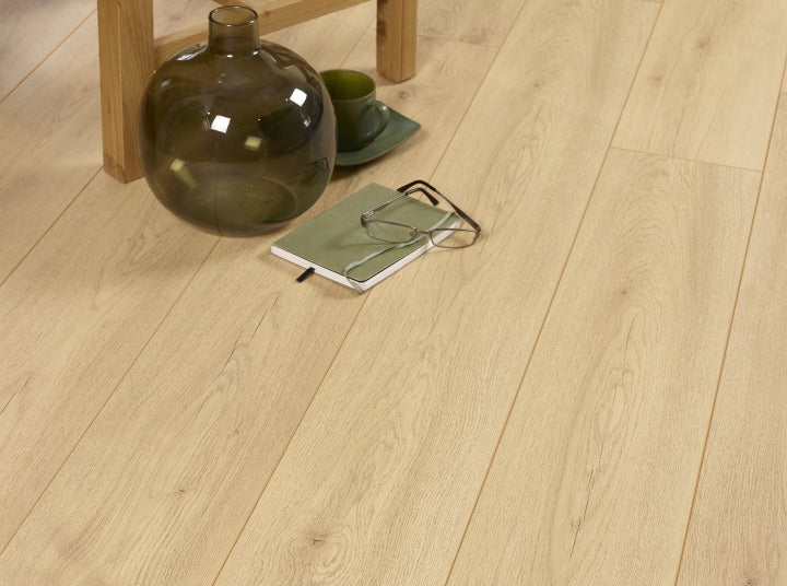 horizon-12mm-regal-oak-laminate-flooring-5