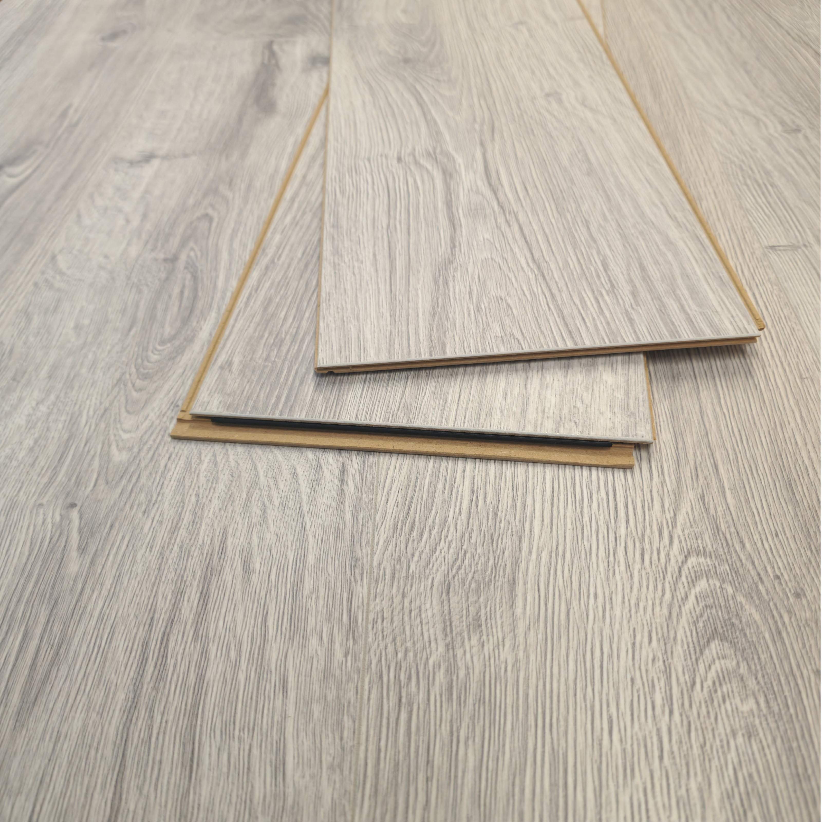 ivory-oak-luxury-8mm-waterproof-laminate-flooring-6