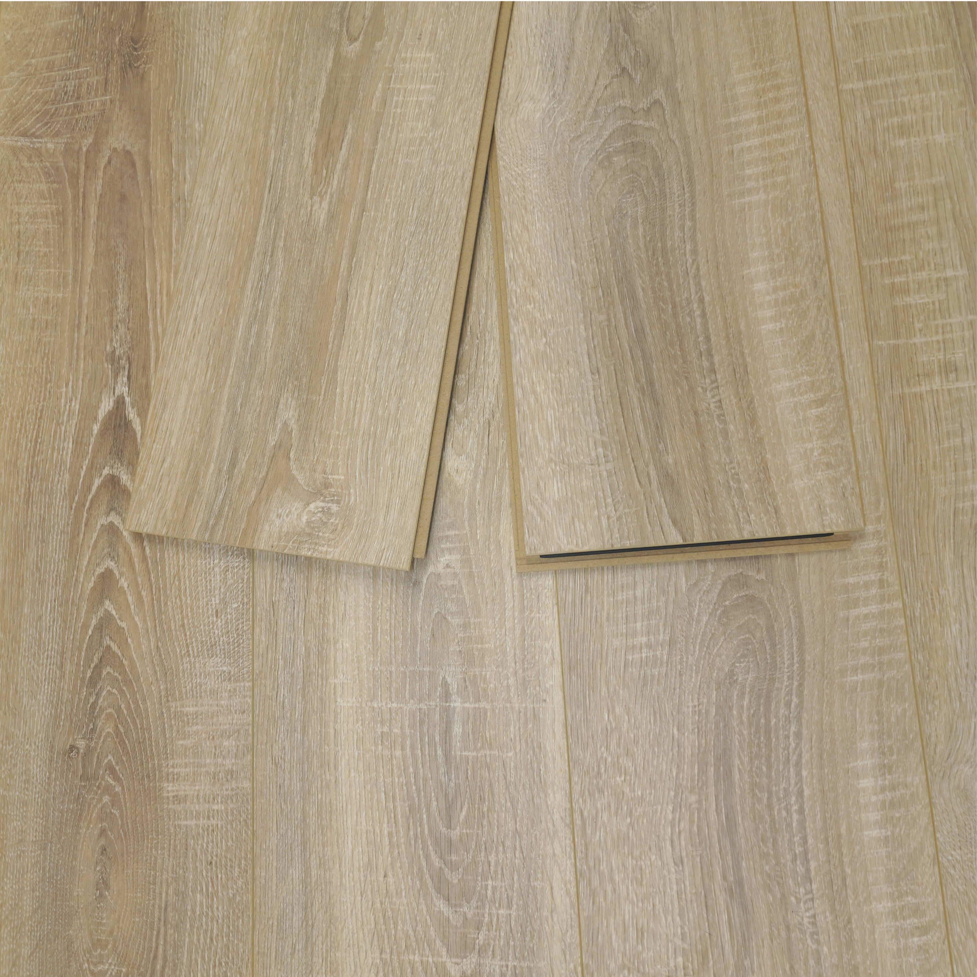 caramel-oak-luxury-8mm-waterproof-laminate-flooring-18