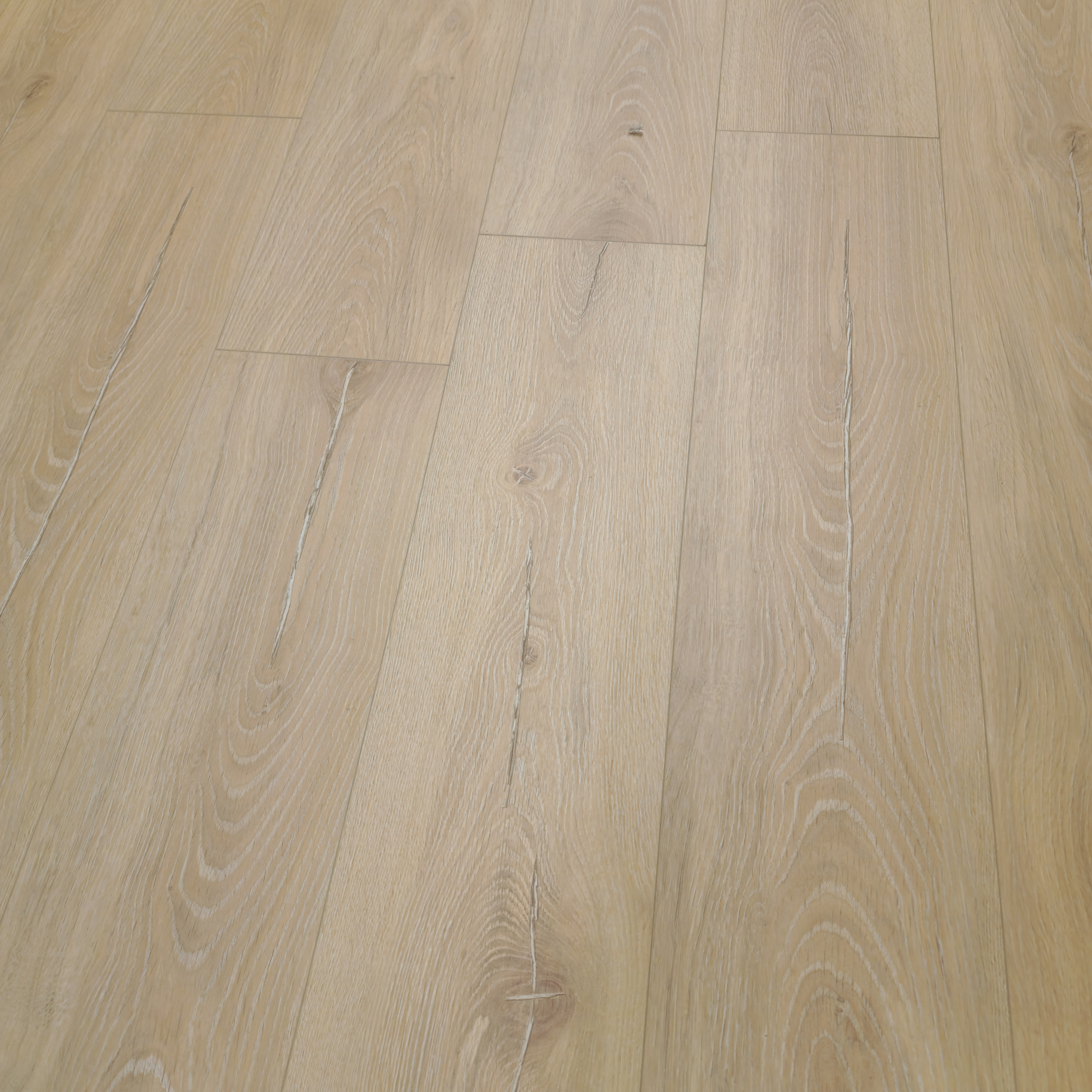 sunbeam-oak-luxury-8mm-waterproof-laminate-flooring-6