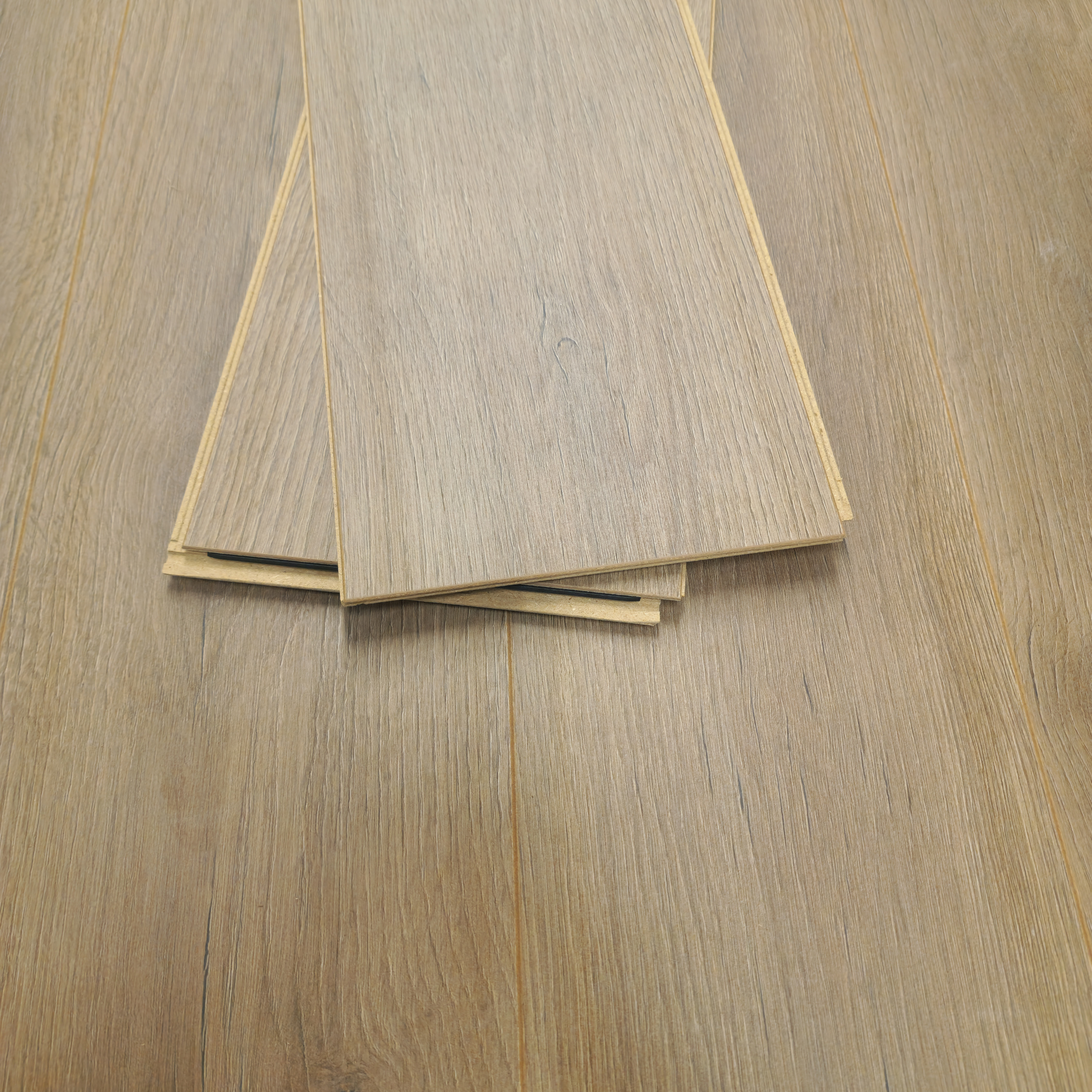palewood-oak-luxury-8mm-waterproof-laminate-flooring-13