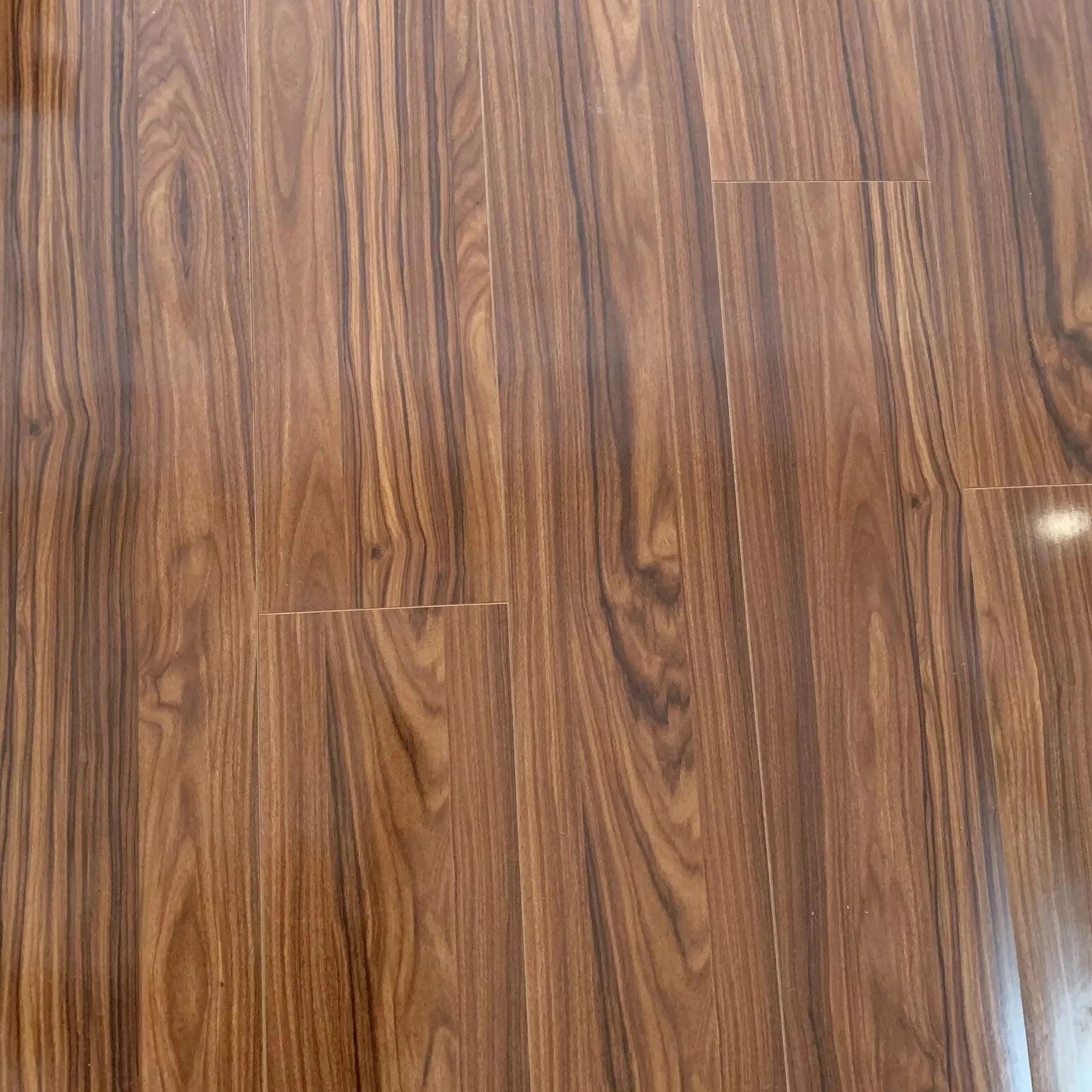 high-gloss-venetian-8mm-laminate-flooring-3