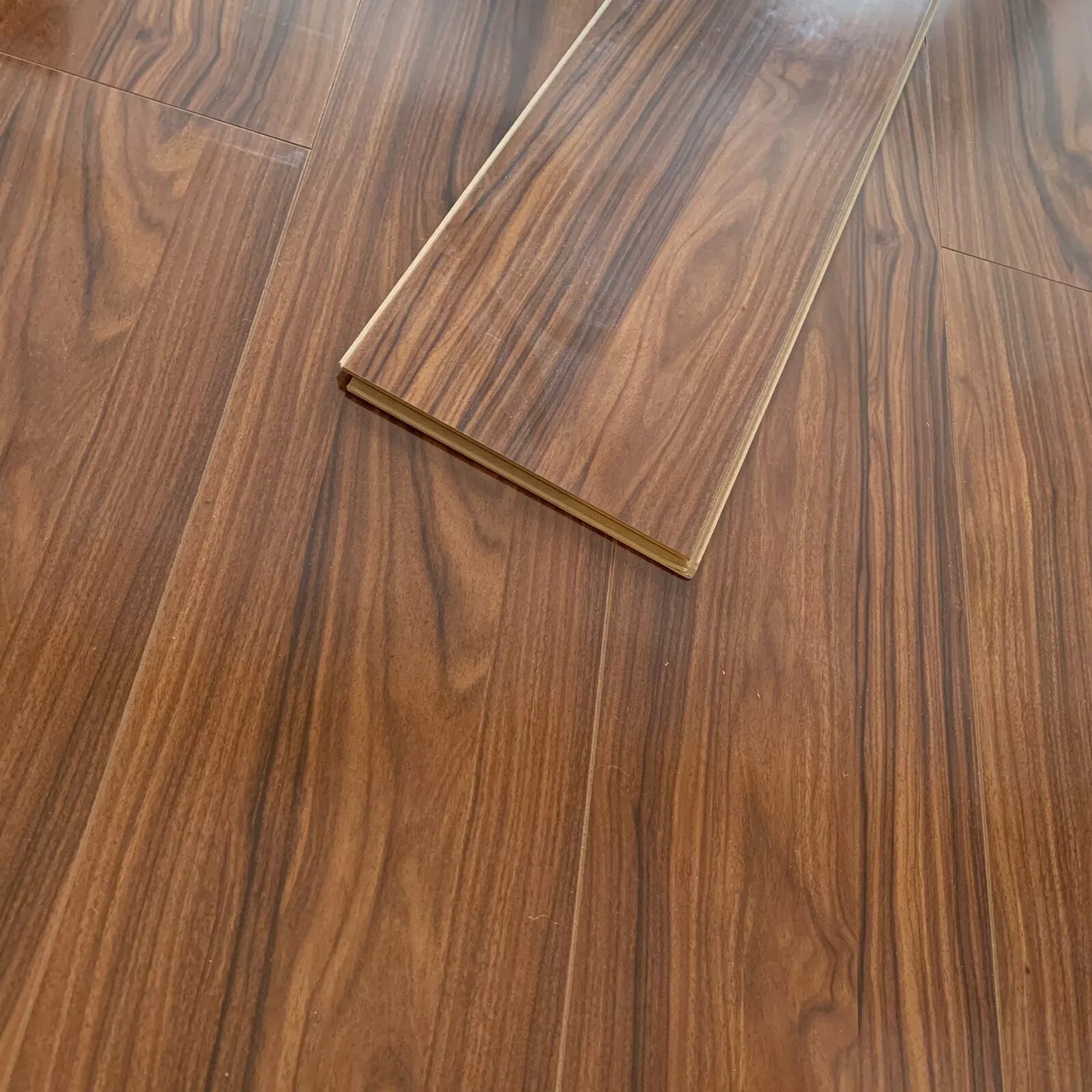 high-gloss-venetian-8mm-laminate-flooring-6