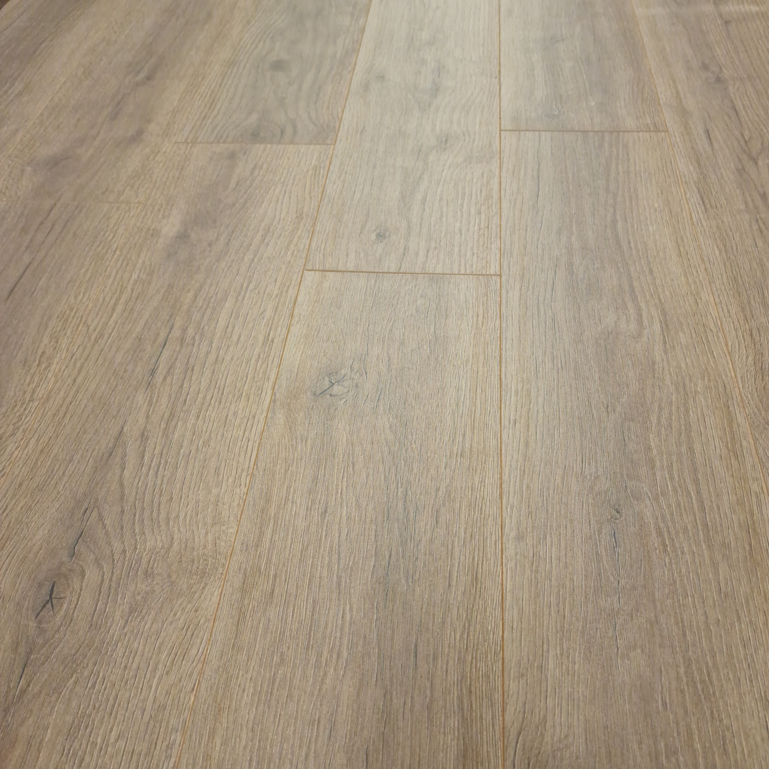 palewood-oak-luxury-8mm-waterproof-laminate-flooring-11