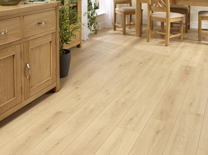 horizon-12mm-regal-oak-laminate-flooring-1