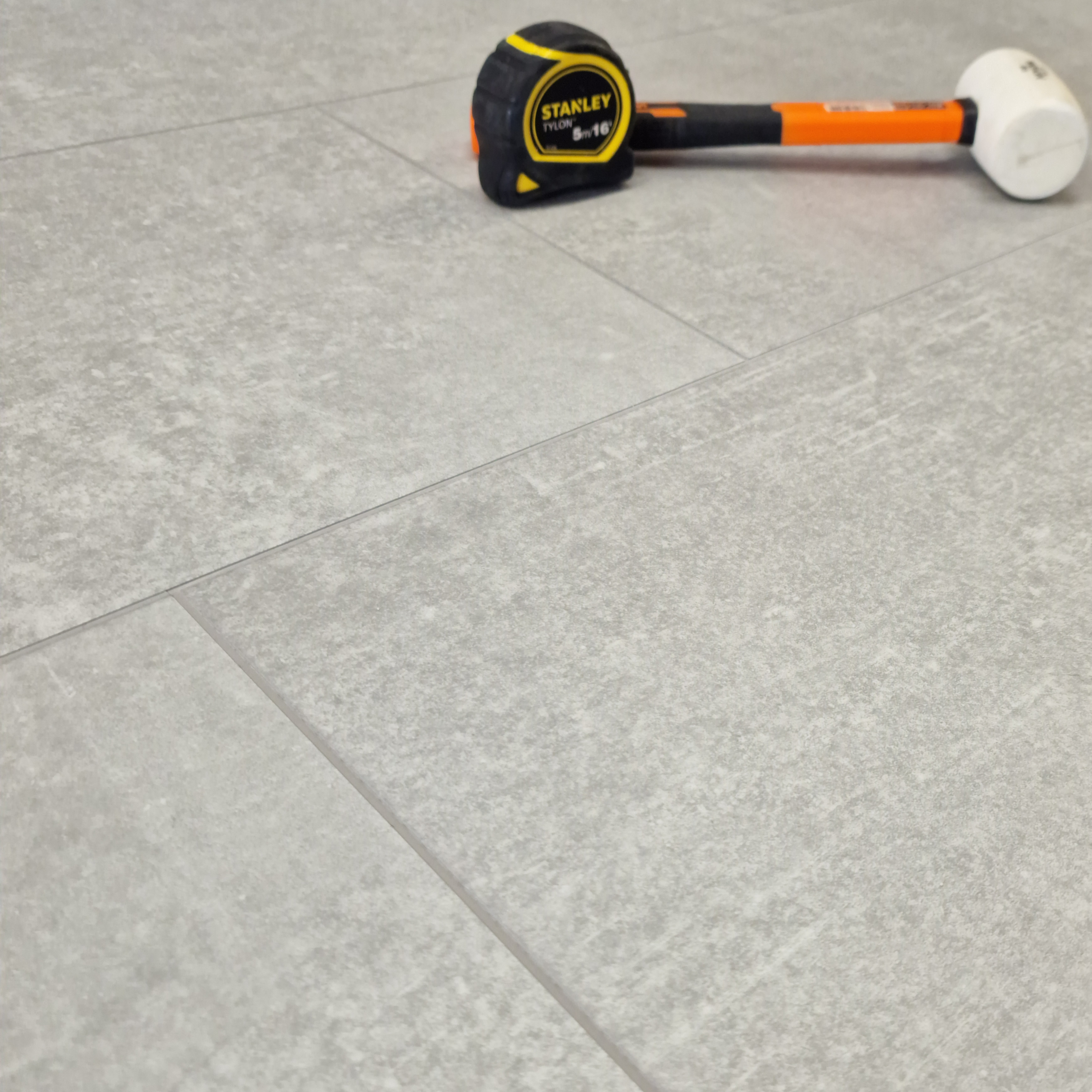 modena-silverstone-oak-plank-lvt-rigid-core-spc-click-luxury-vinyl-tile-flooring-4