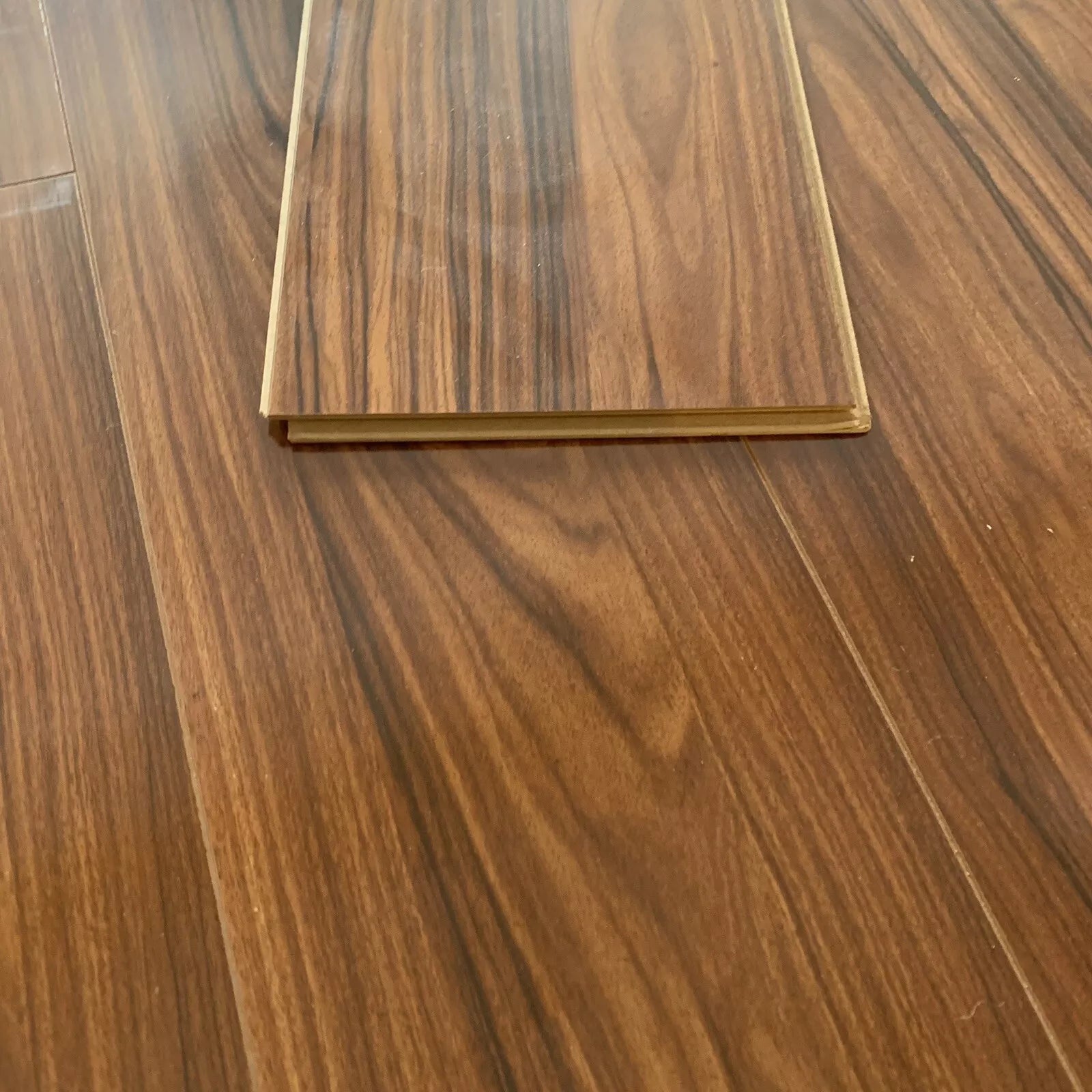 high-gloss-venetian-8mm-laminate-flooring-11