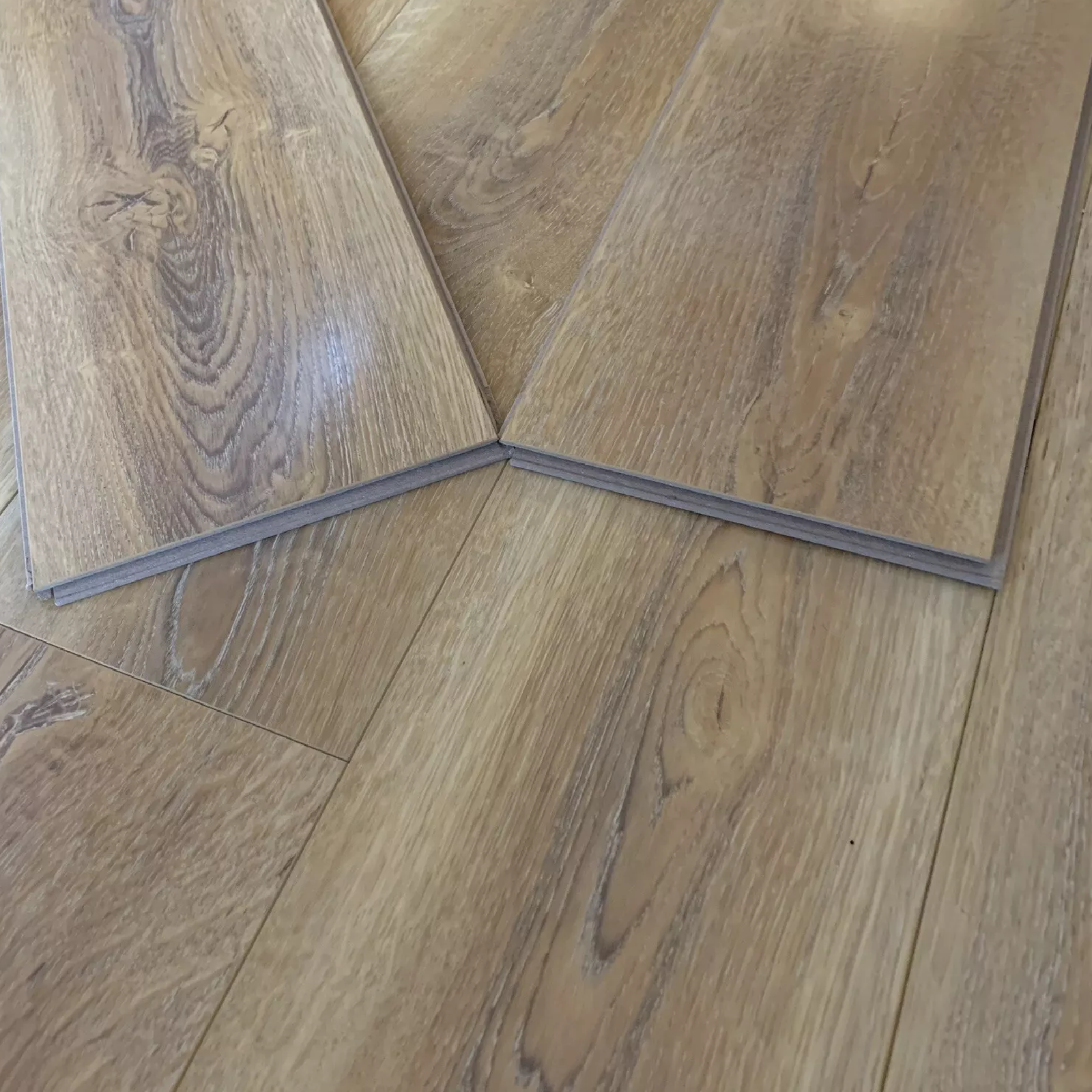 high-gloss-barrel-8mm-laminate-flooring-5