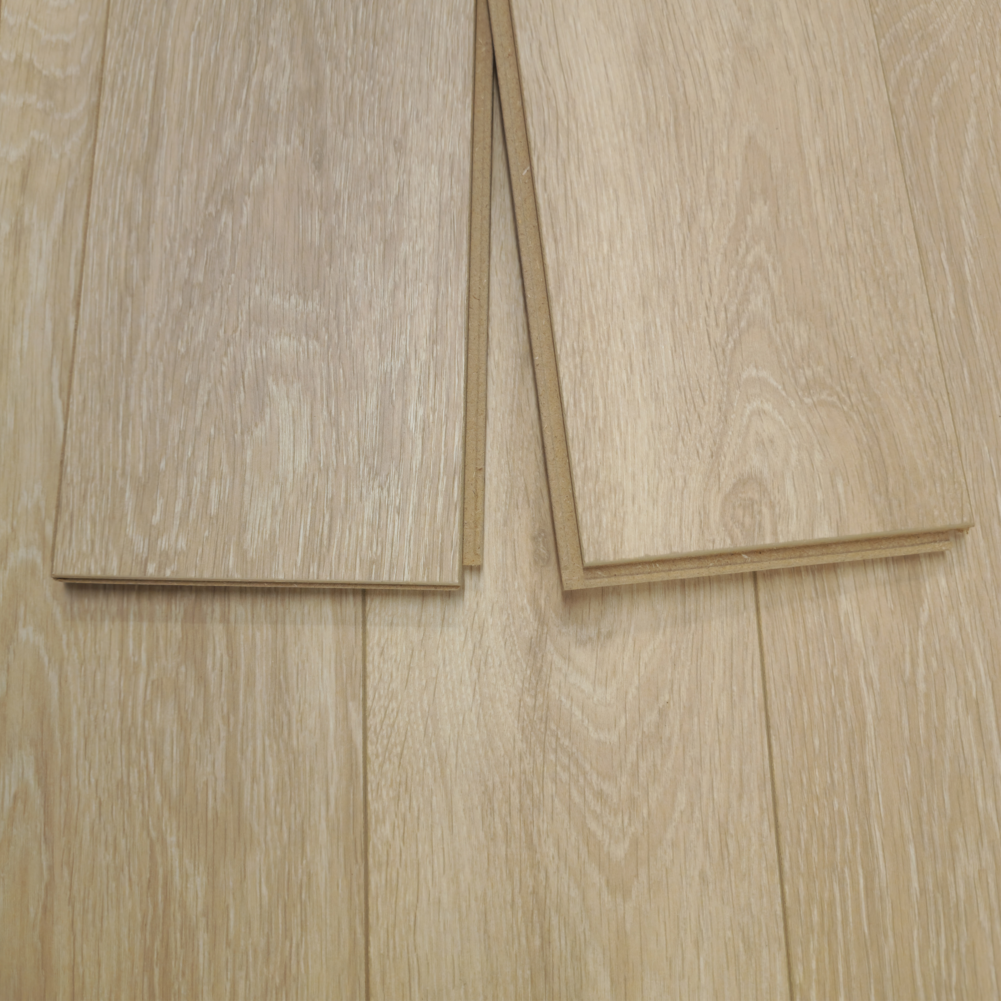 cool-heritage-oak-luxury-12mm-waterproof-laminate-flooring-7