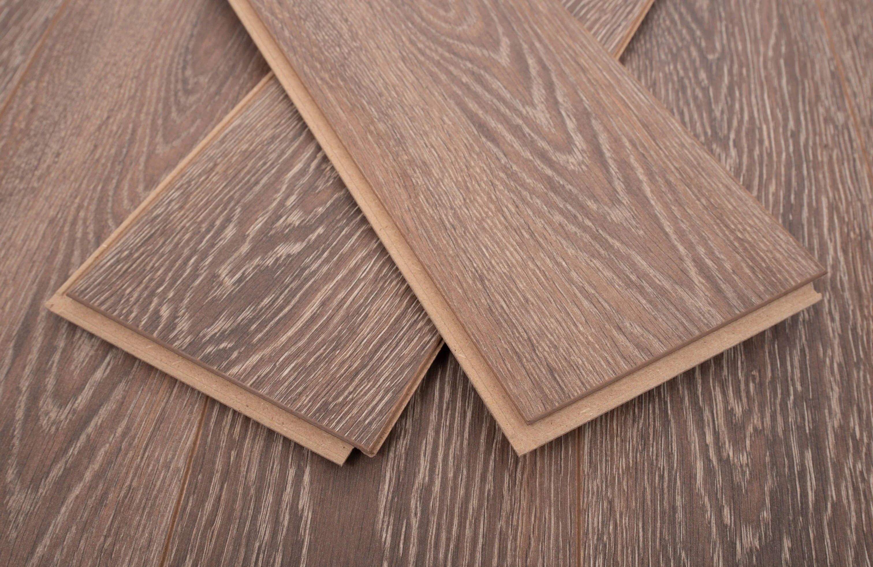 frostwood-oak-luxury-12mm-waterproof-laminate-flooring-6