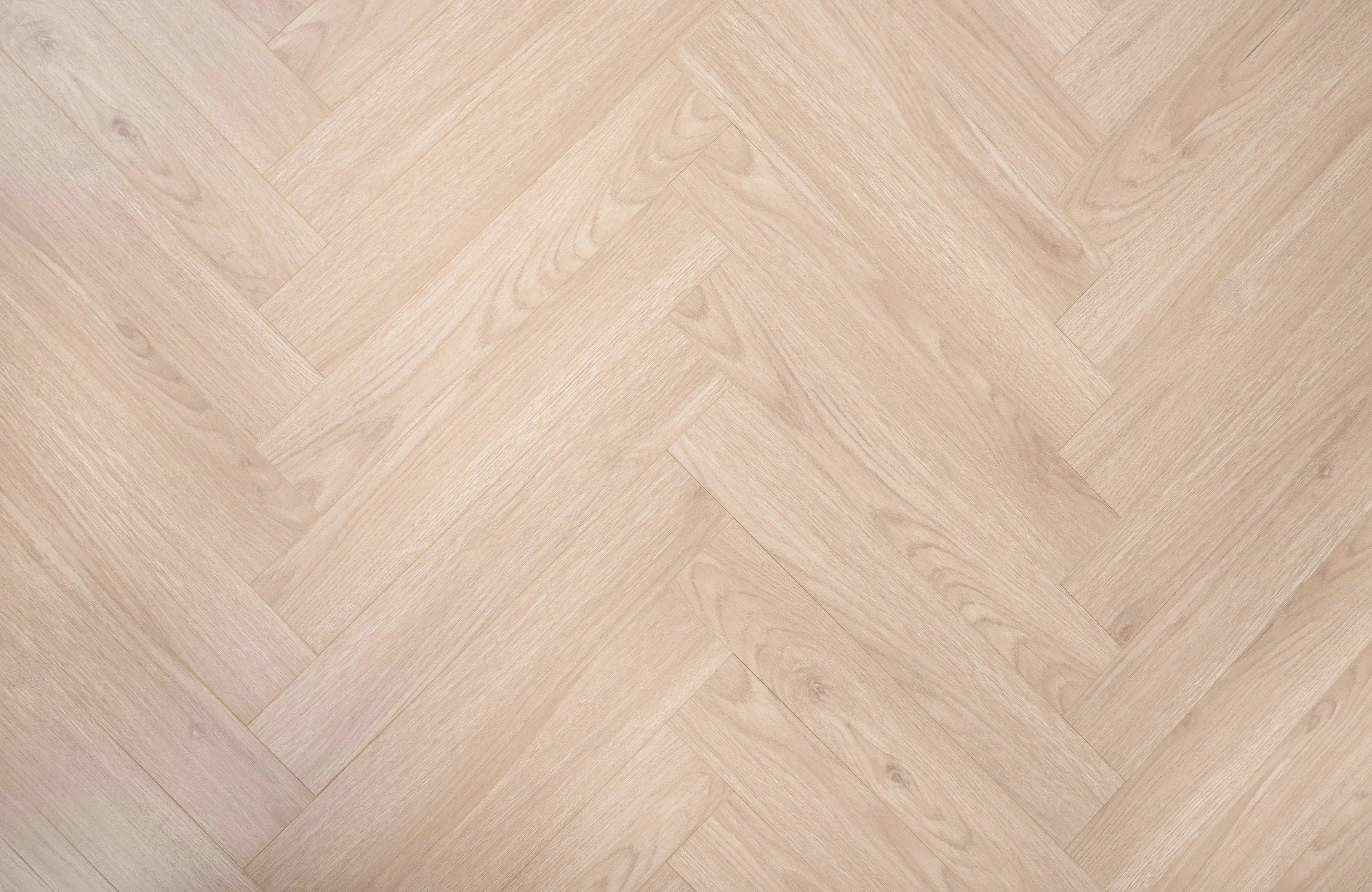 kingsley-8mm-grand-oak-herringbone-laminate-flooring-4