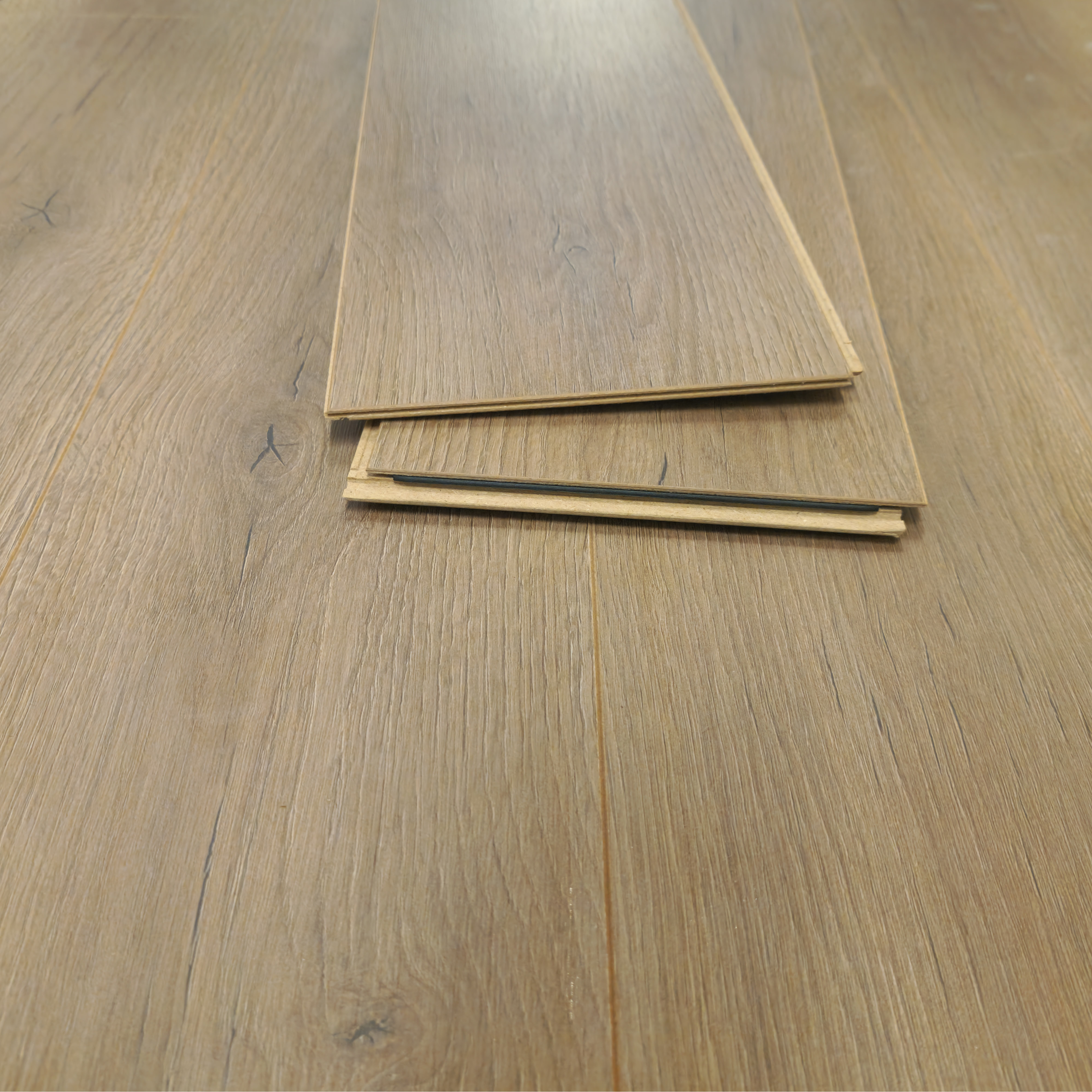 palewood-oak-luxury-8mm-waterproof-laminate-flooring-6