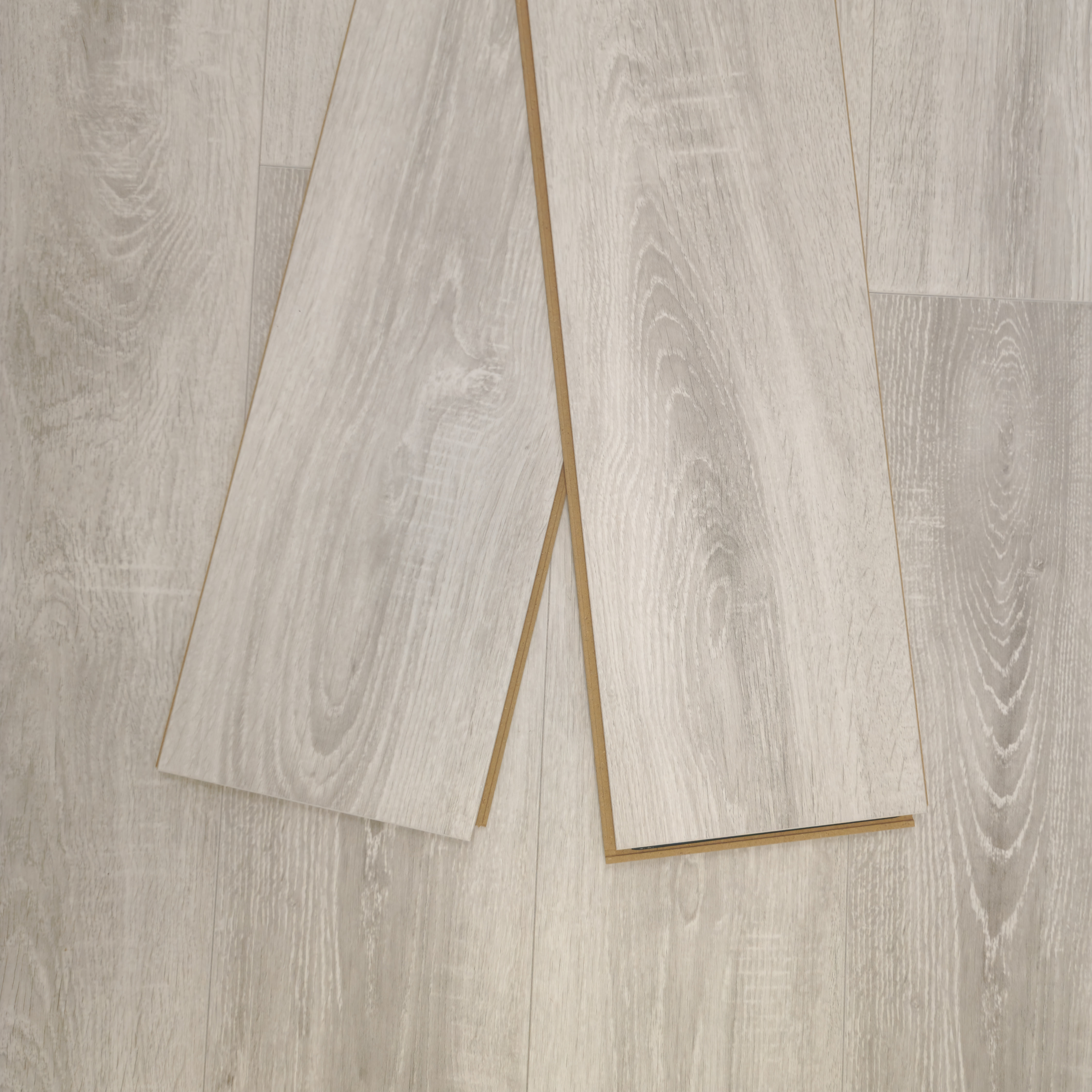 amberwood-oak-luxury-8mm-waterproof-laminate-flooring-17