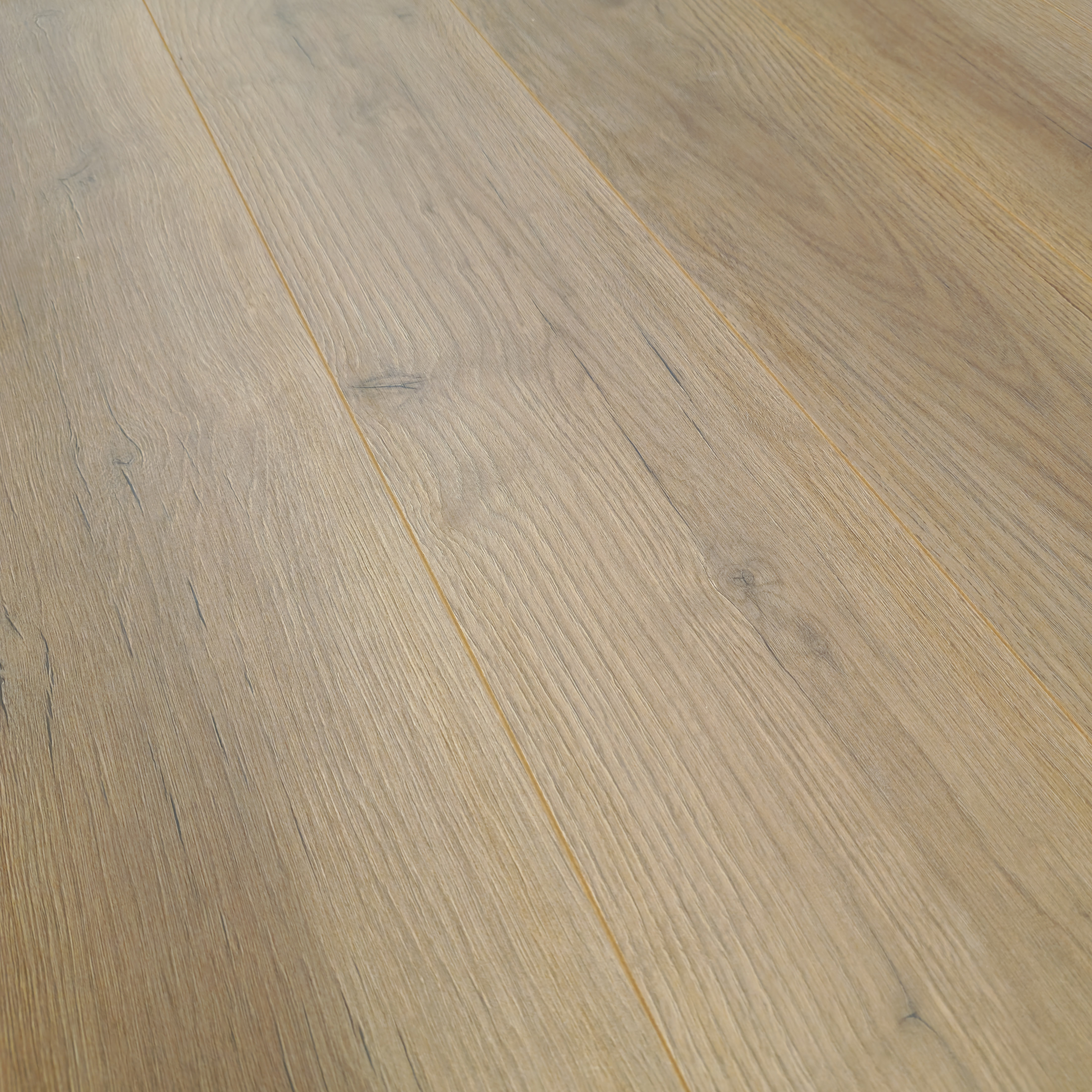 palewood-oak-luxury-8mm-waterproof-laminate-flooring-14
