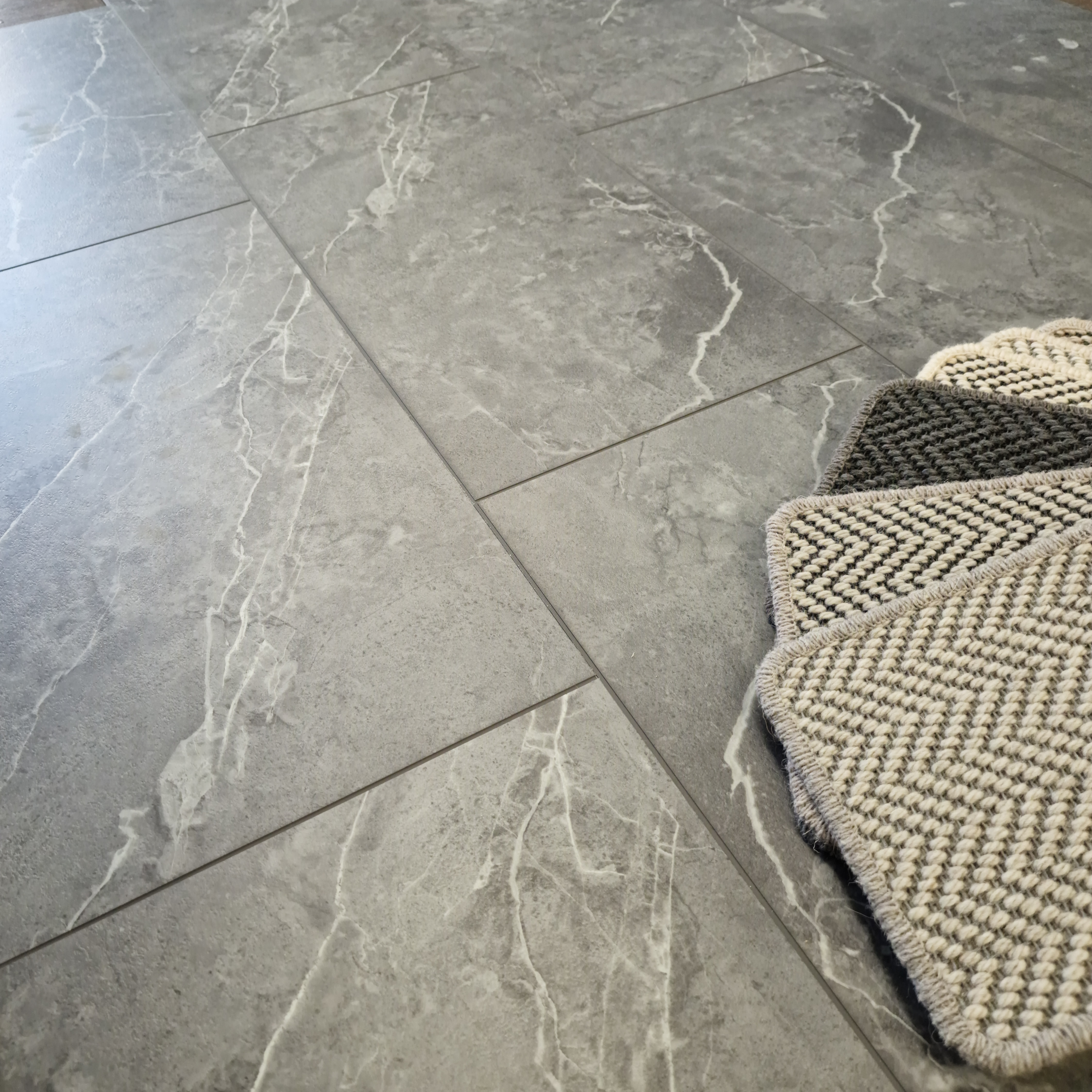 modena-smoke-oak-plank-lvt-rigid-core-spc-click-luxury-vinyl-tile-flooring-3