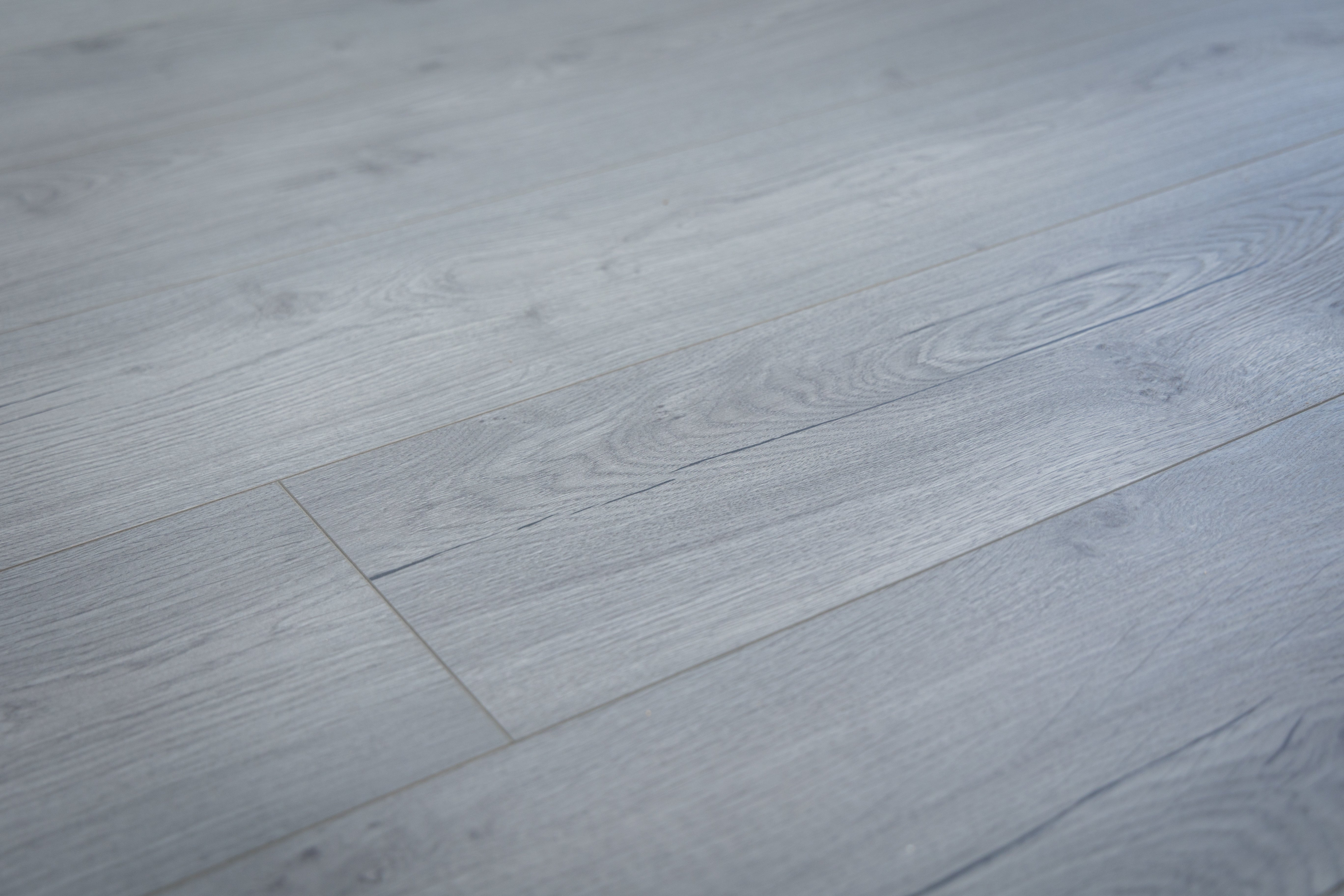 century-oak-waterproof-8mm-laminate-flooring-5