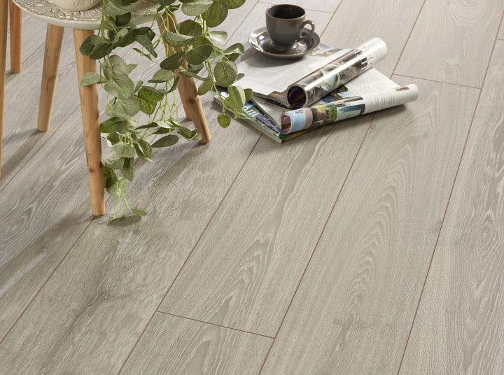 horizon-12mm-urban-mist-oak-laminate-flooring-4