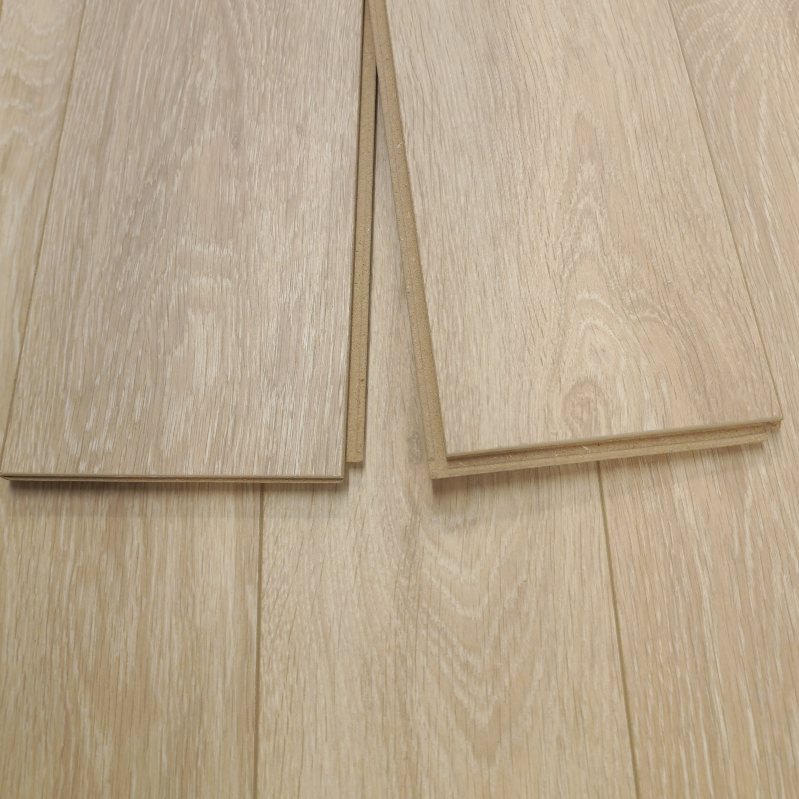 cool-heritage-oak-luxury-12mm-waterproof-laminate-flooring-8