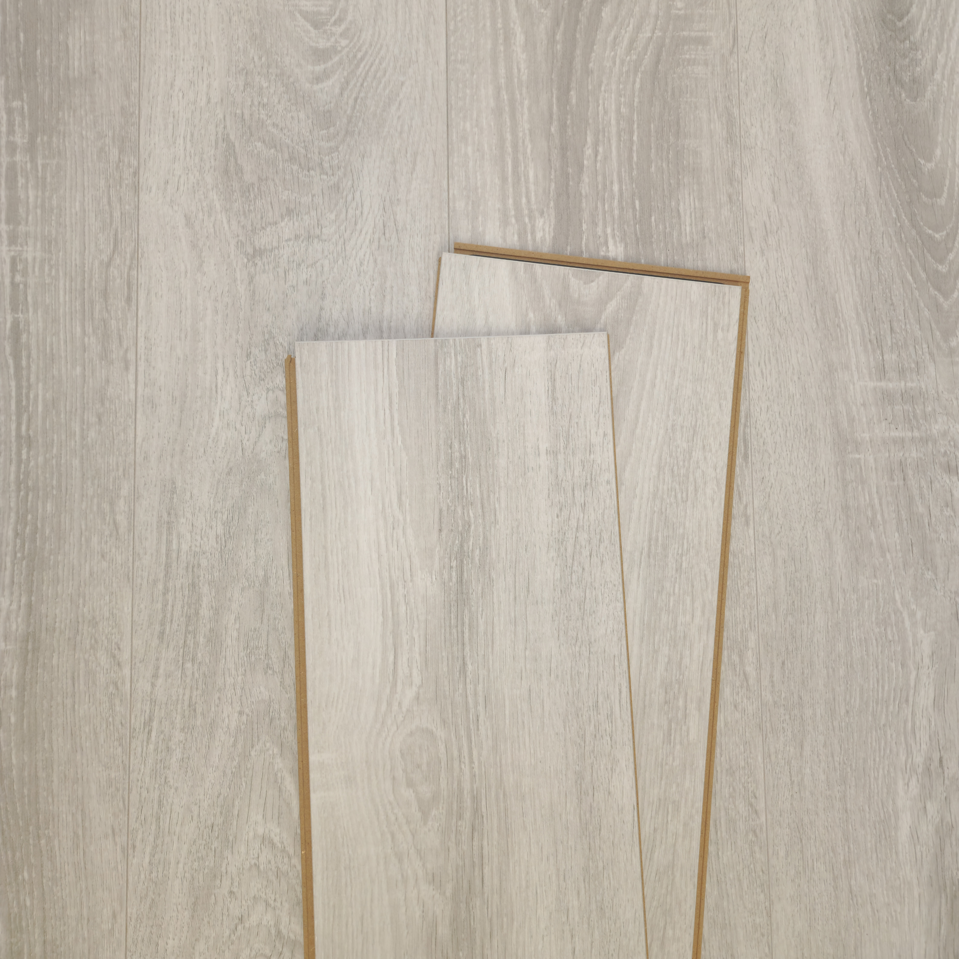amberwood-oak-luxury-8mm-waterproof-laminate-flooring-16