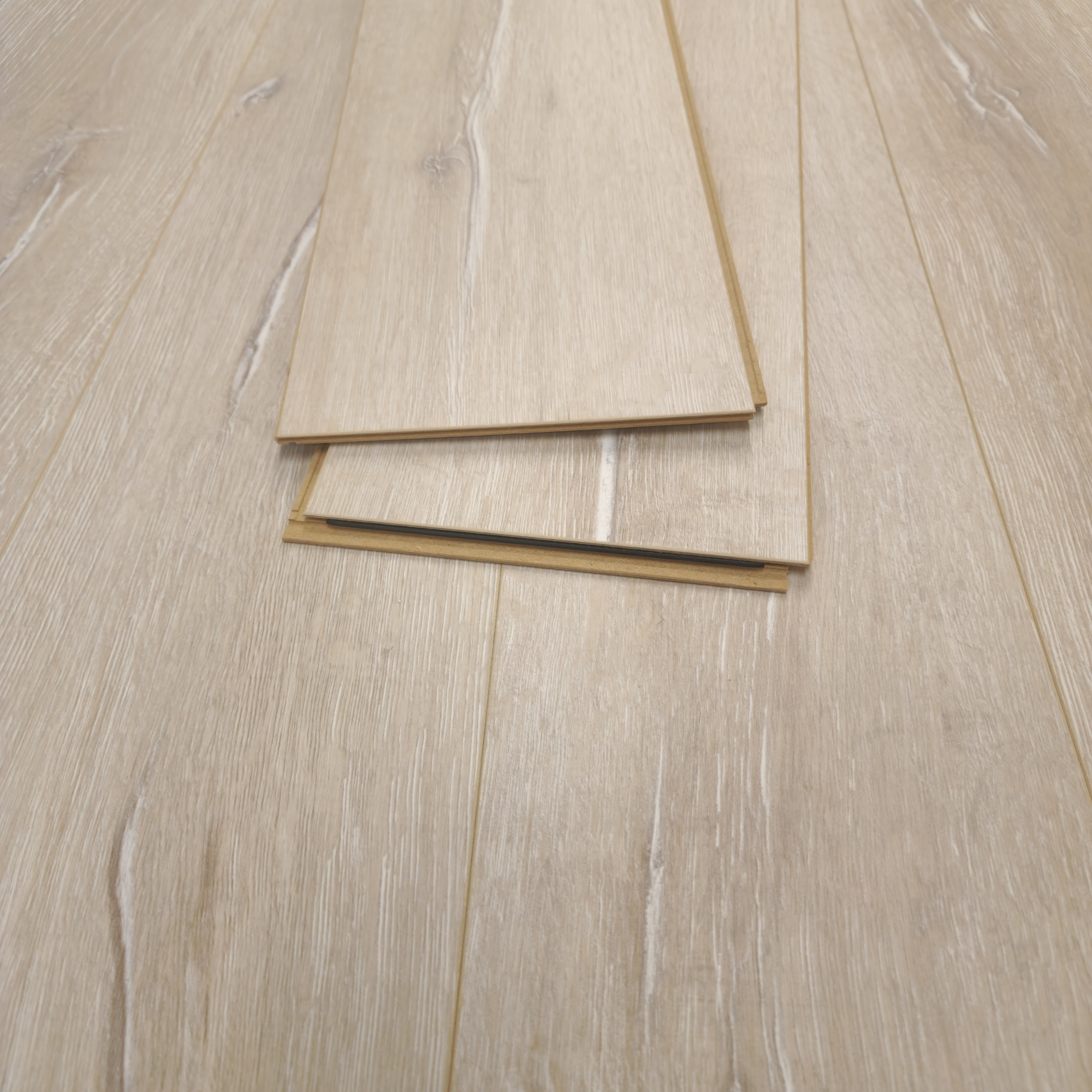 luma-oak-luxury-8mm-waterproof-laminate-flooring-9