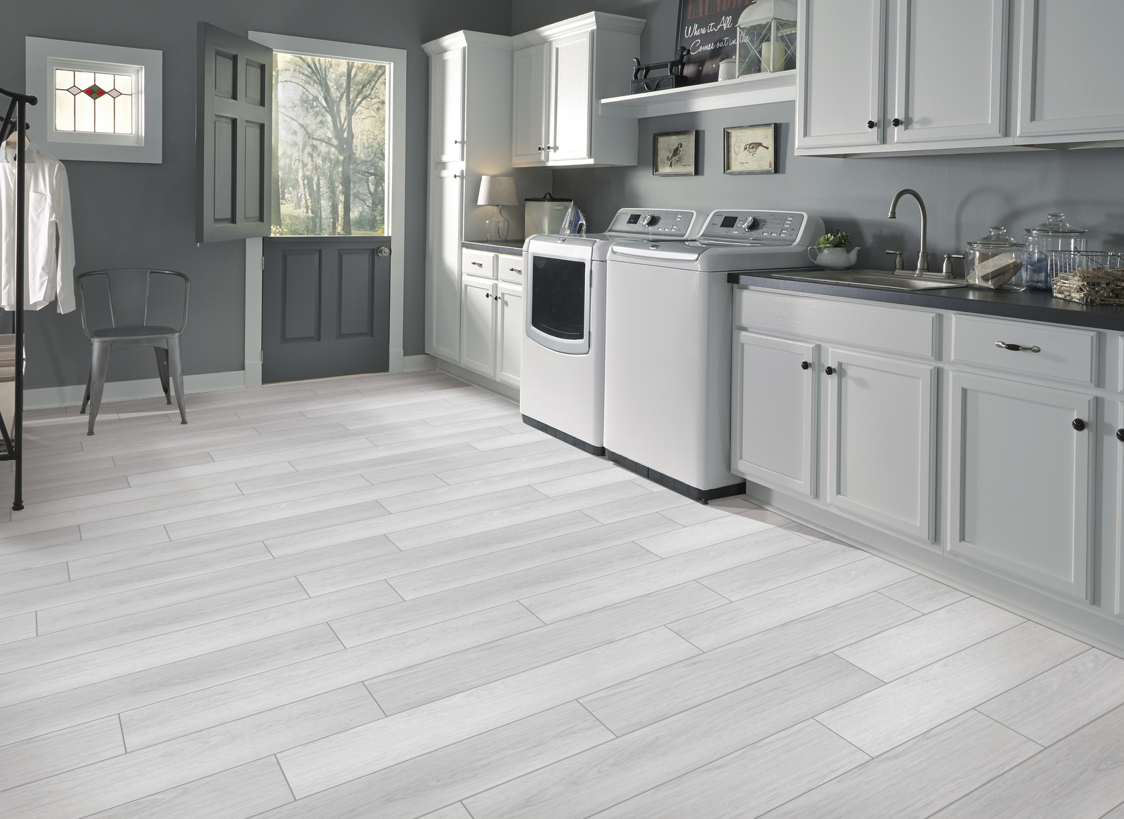 modern-oak-8mm-laminate-flooring-3