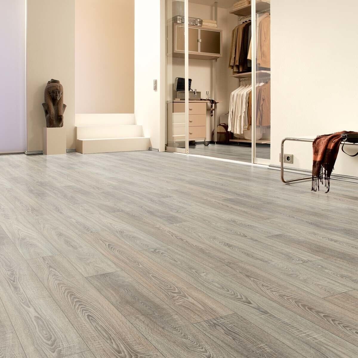 house-oak-12mm-waterproof-laminate-flooring-2