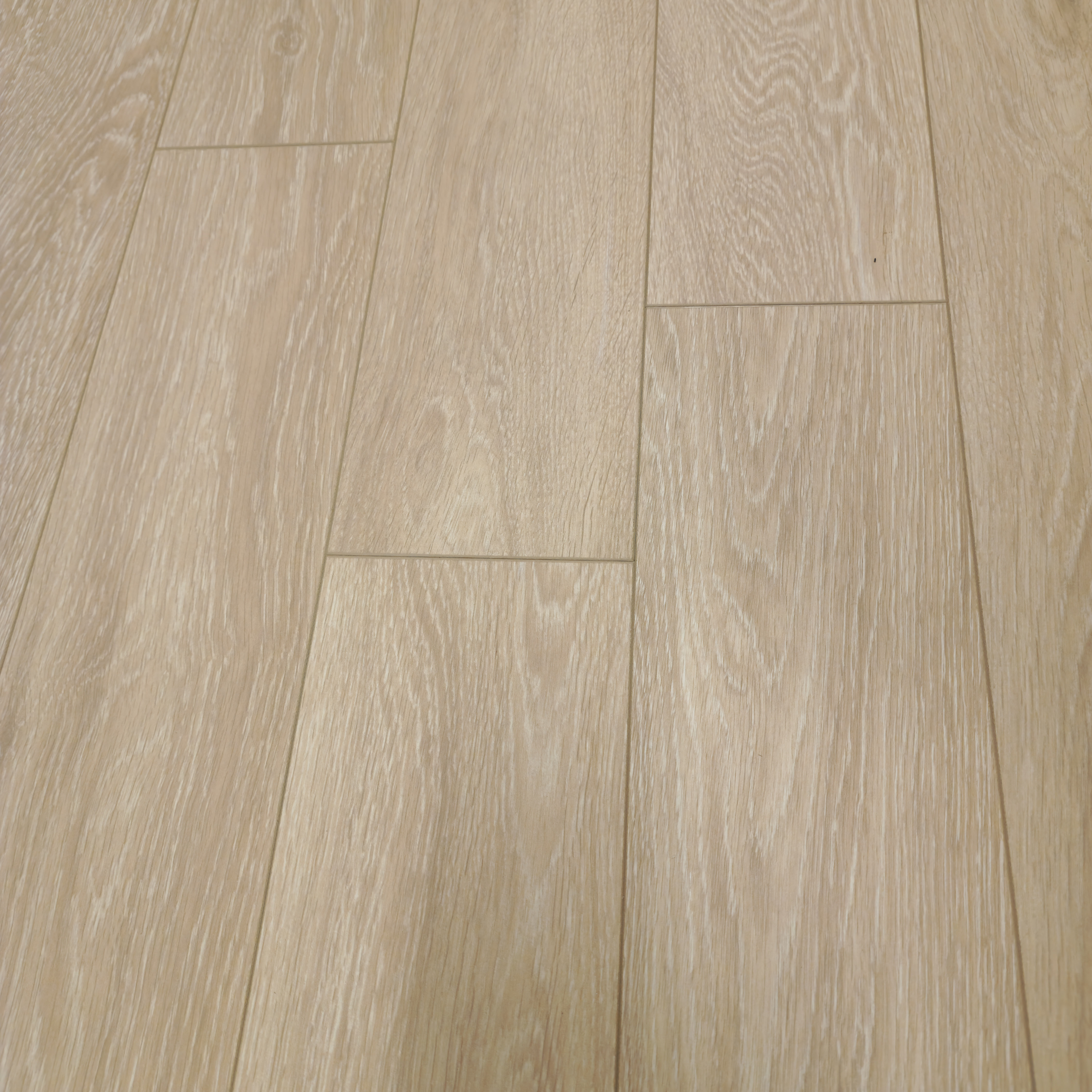 cool-heritage-oak-luxury-12mm-waterproof-laminate-flooring-4
