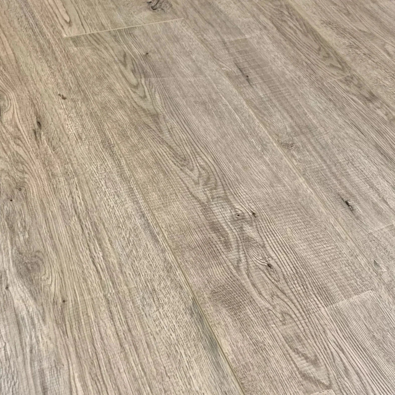 HIGH GLOSS LAMINATE FLOORING