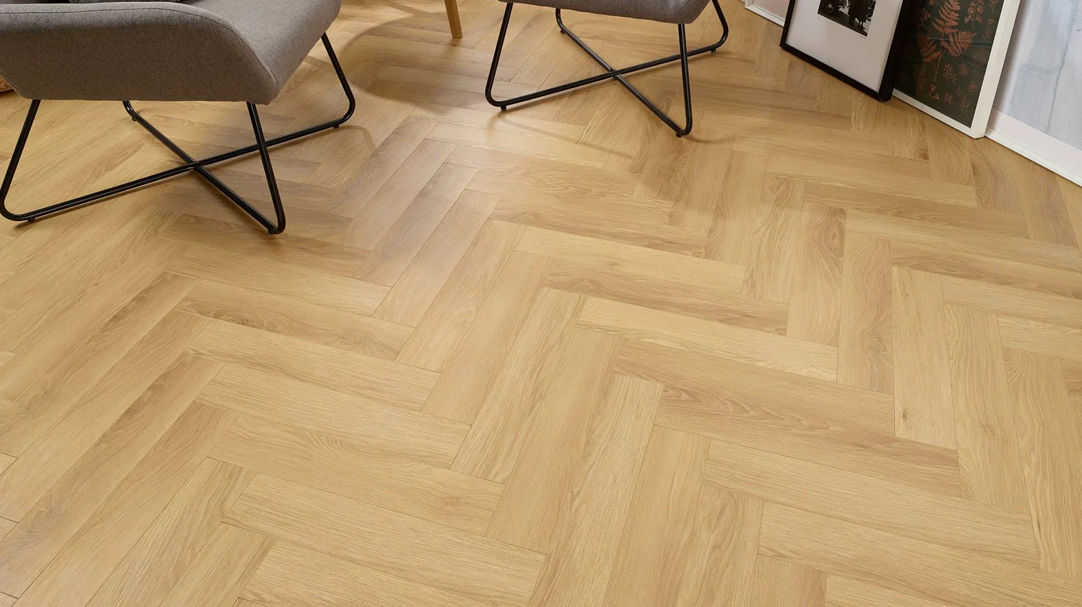 LAMINATE FLOORING