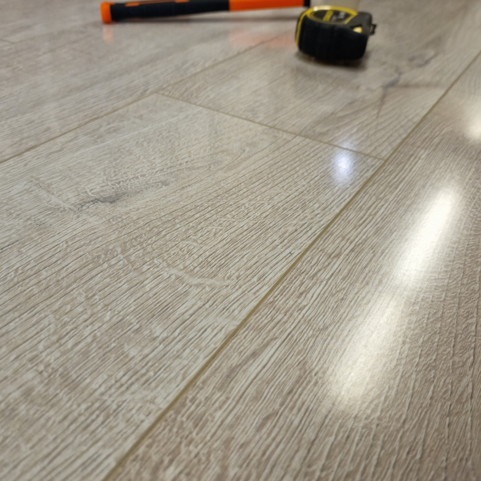 high-gloss-silver-8mm-laminate-flooring-13