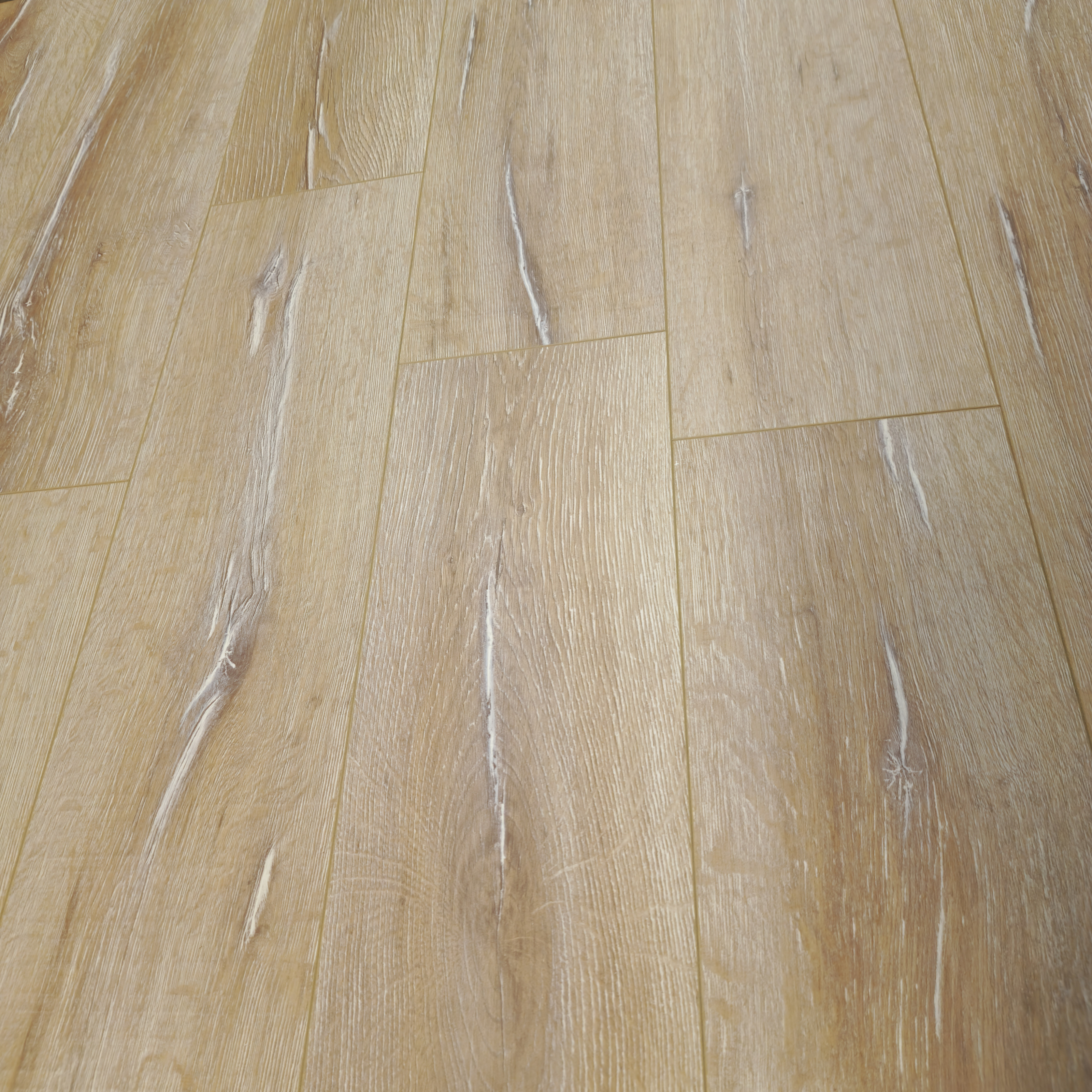sunlit-oak-luxury-8mm-waterproof-laminate-flooring-15