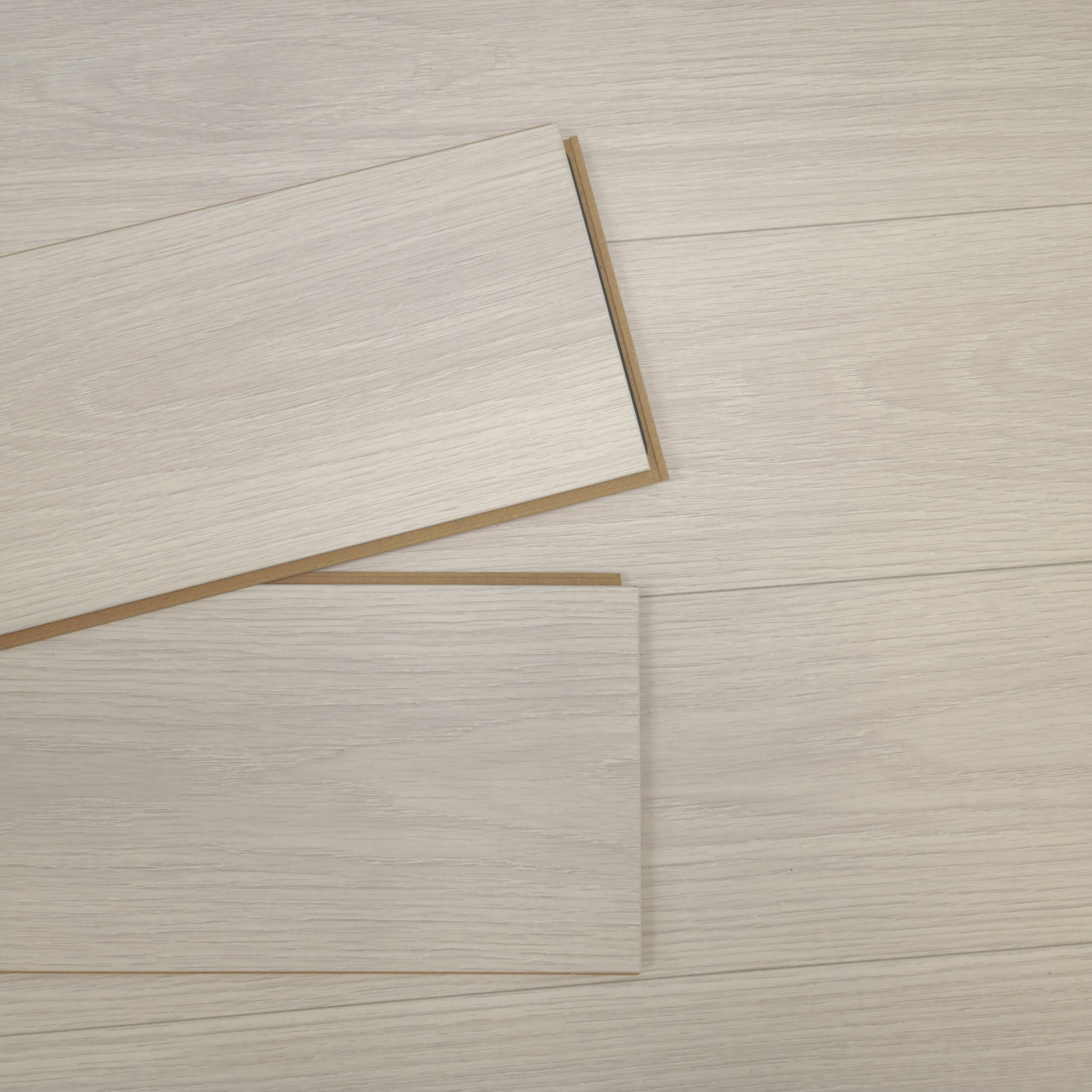 brightwood-oak-luxury-8mm-waterproof-laminate-flooring-16