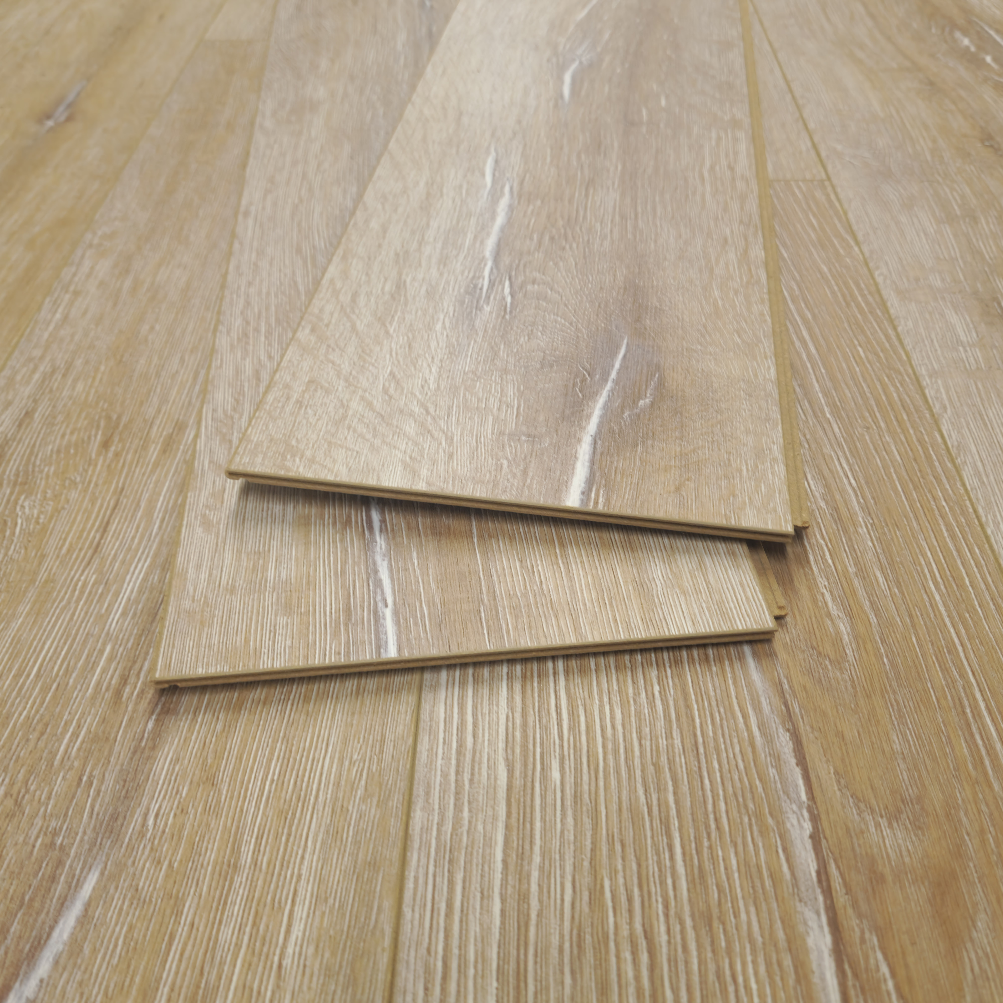 sunlit-oak-luxury-8mm-waterproof-laminate-flooring-10