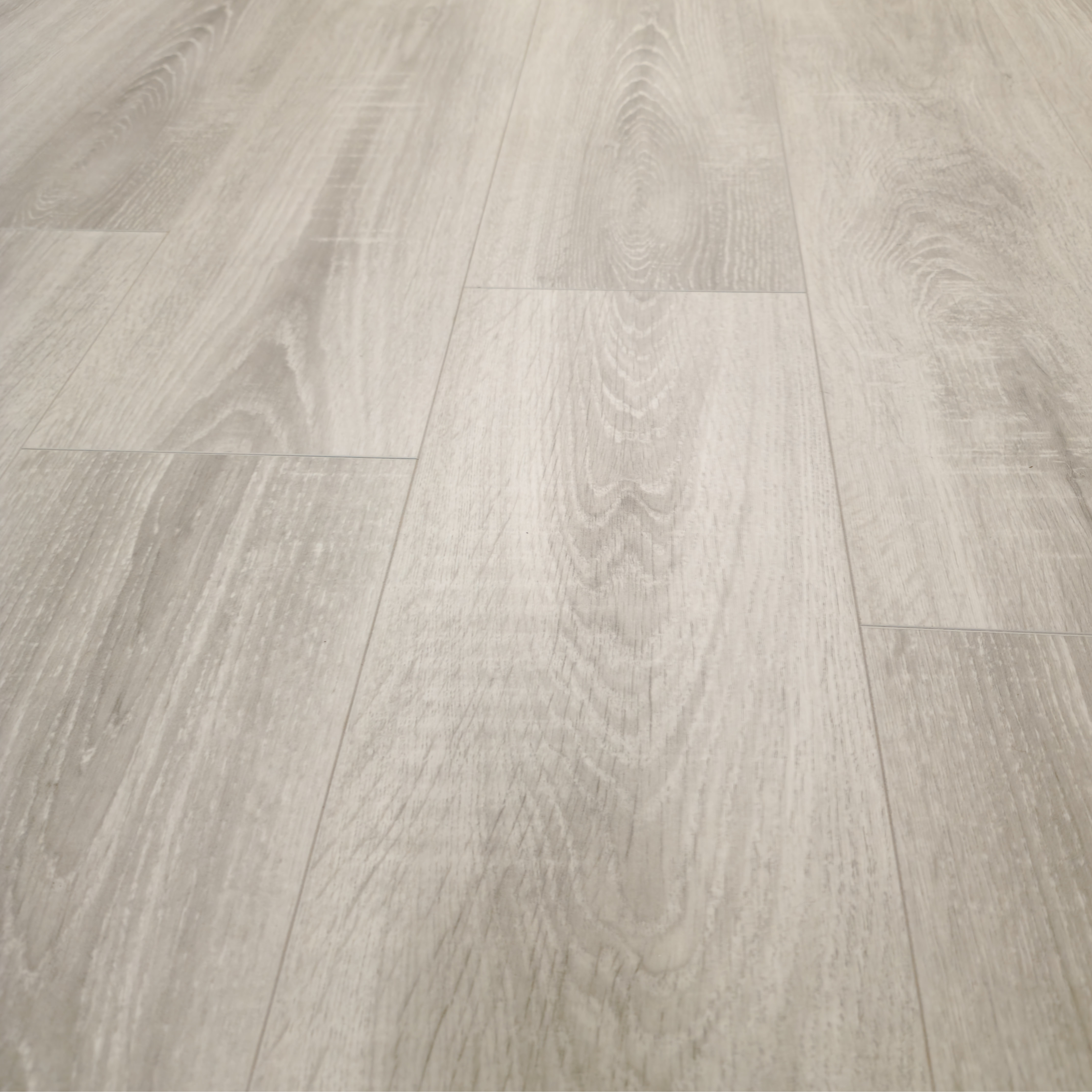 amberwood-oak-luxury-8mm-waterproof-laminate-flooring-6