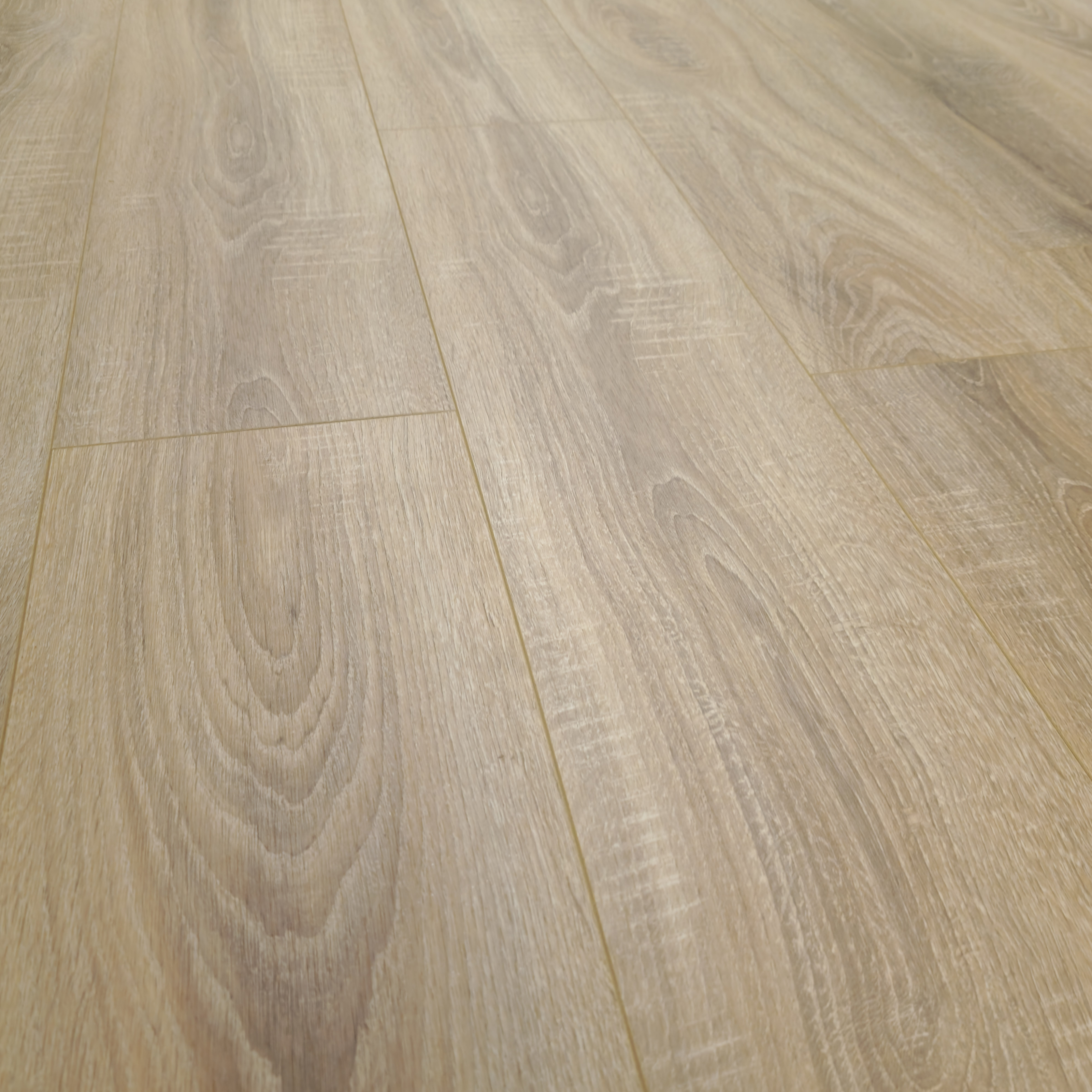 caramel-oak-luxury-8mm-waterproof-laminate-flooring-13
