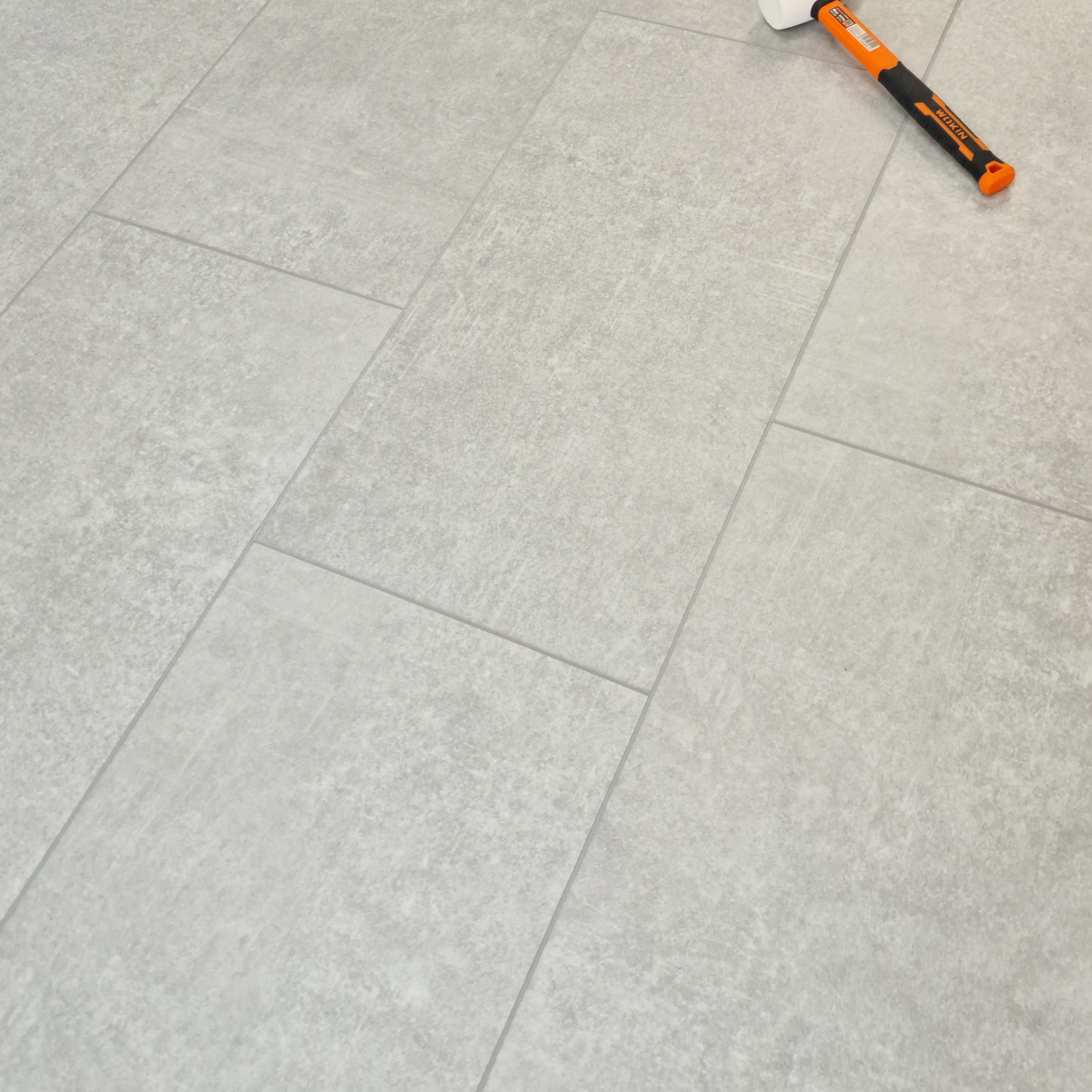 modena-silverstone-oak-plank-lvt-rigid-core-spc-click-luxury-vinyl-tile-flooring-7