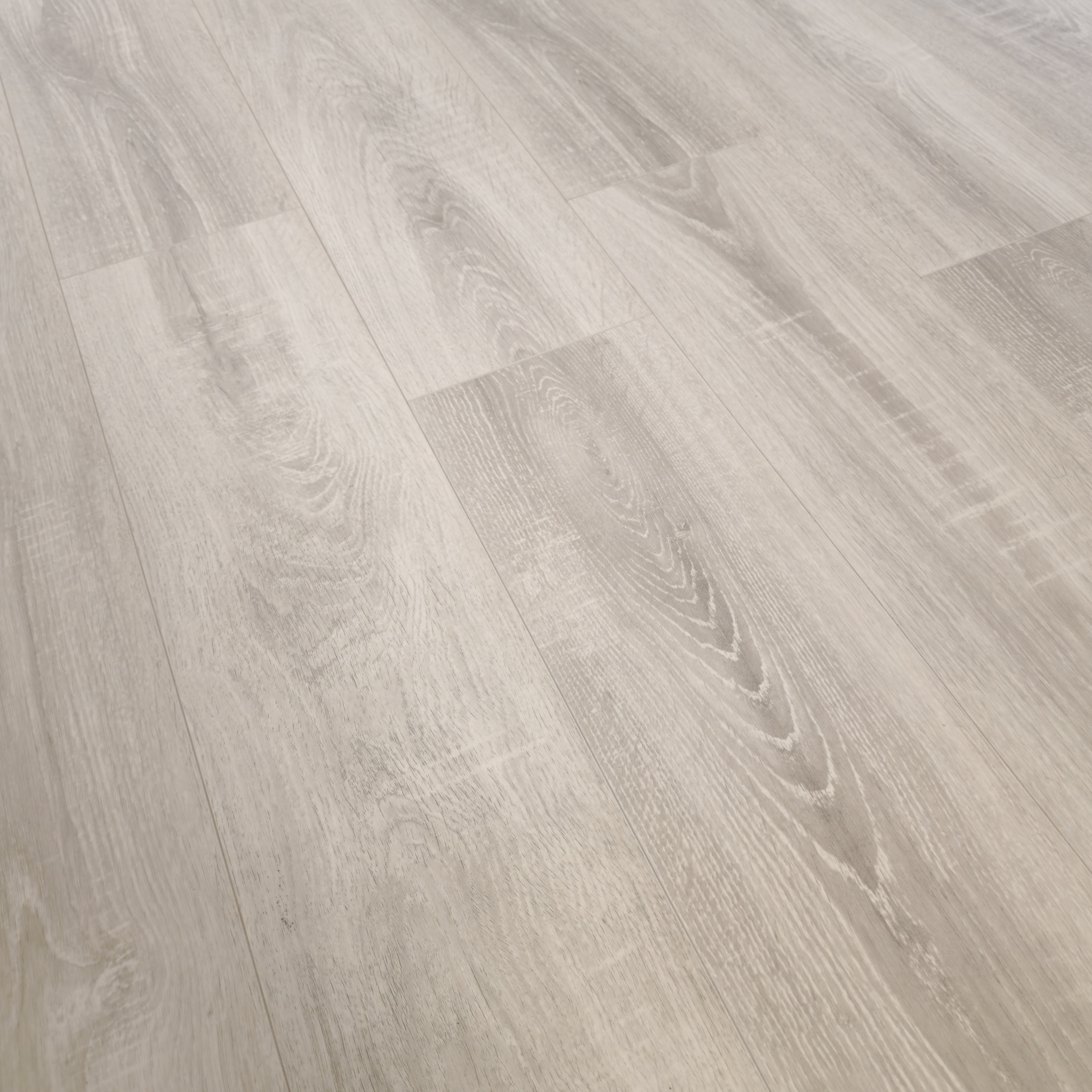 amberwood-oak-luxury-8mm-waterproof-laminate-flooring-12