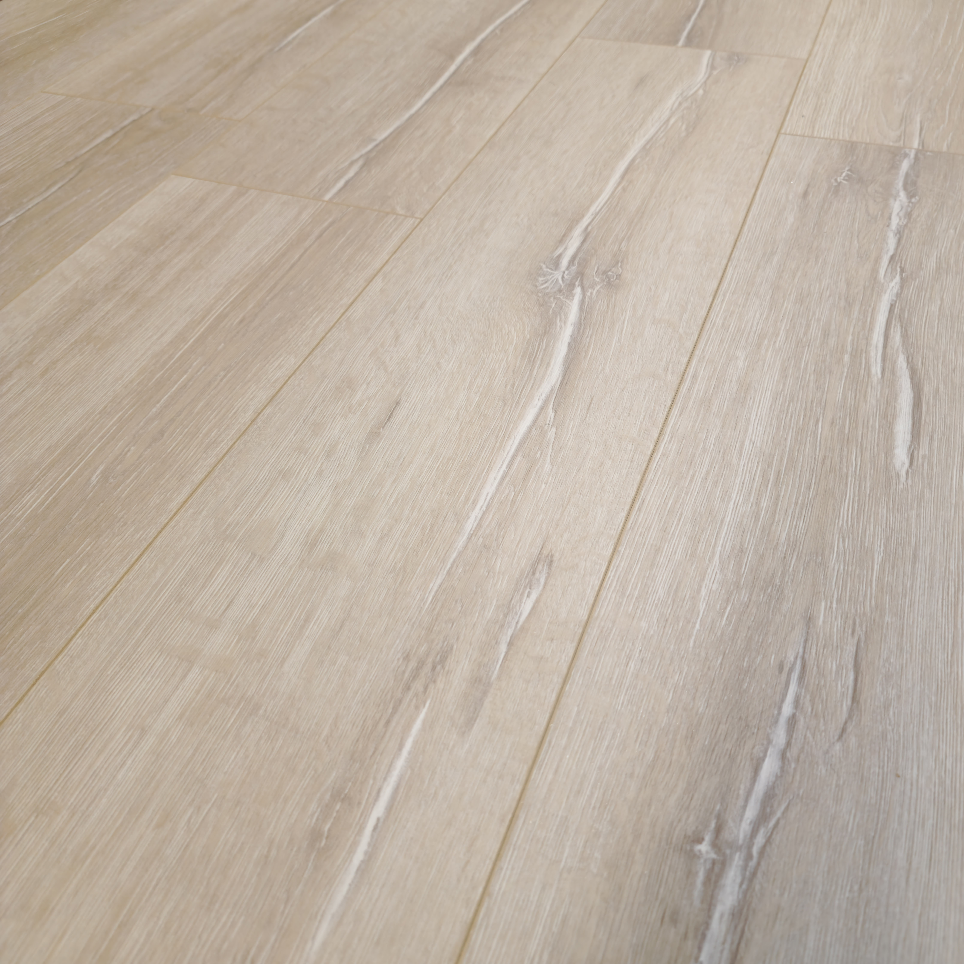 luma-oak-luxury-8mm-waterproof-laminate-flooring-10