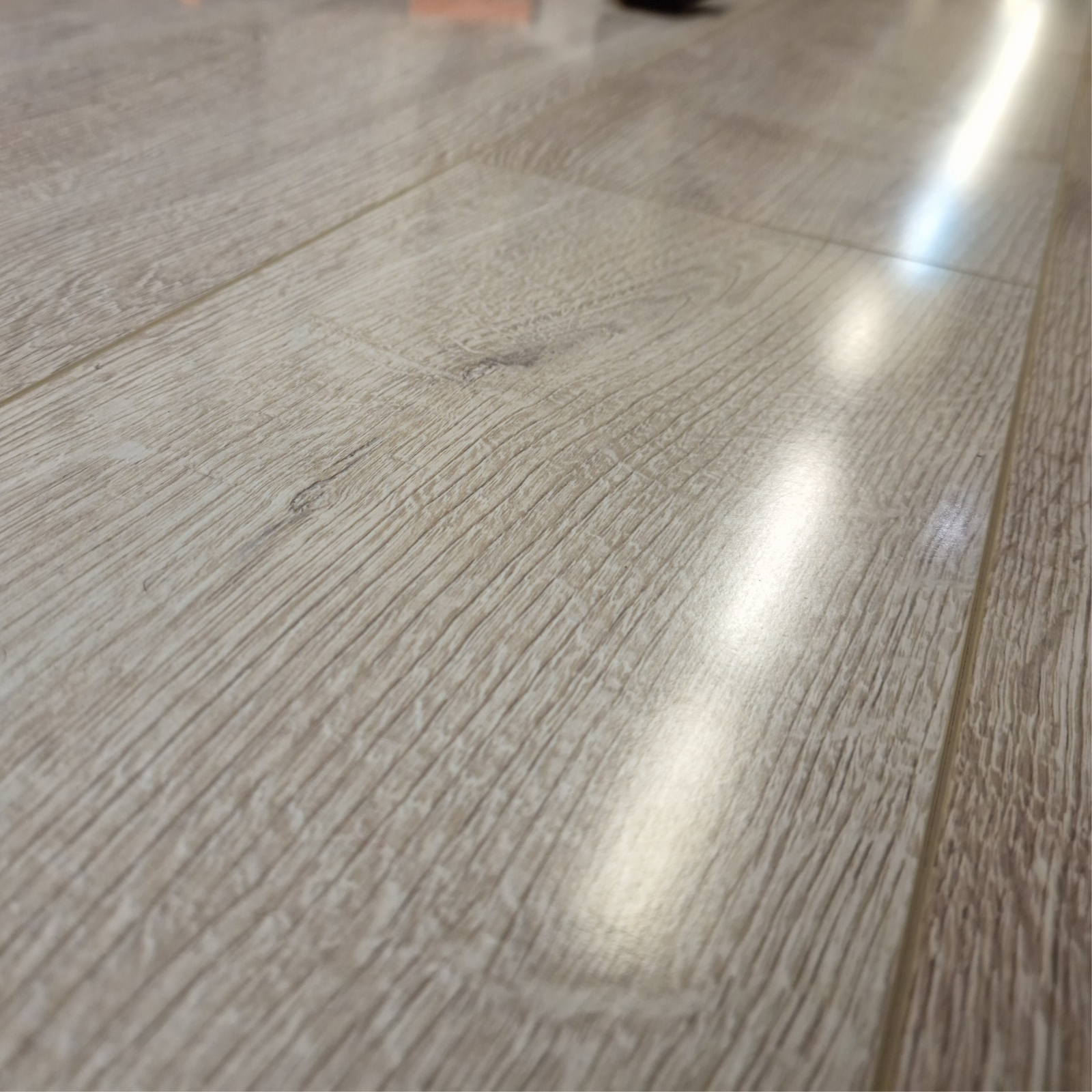high-gloss-silver-8mm-laminate-flooring-8