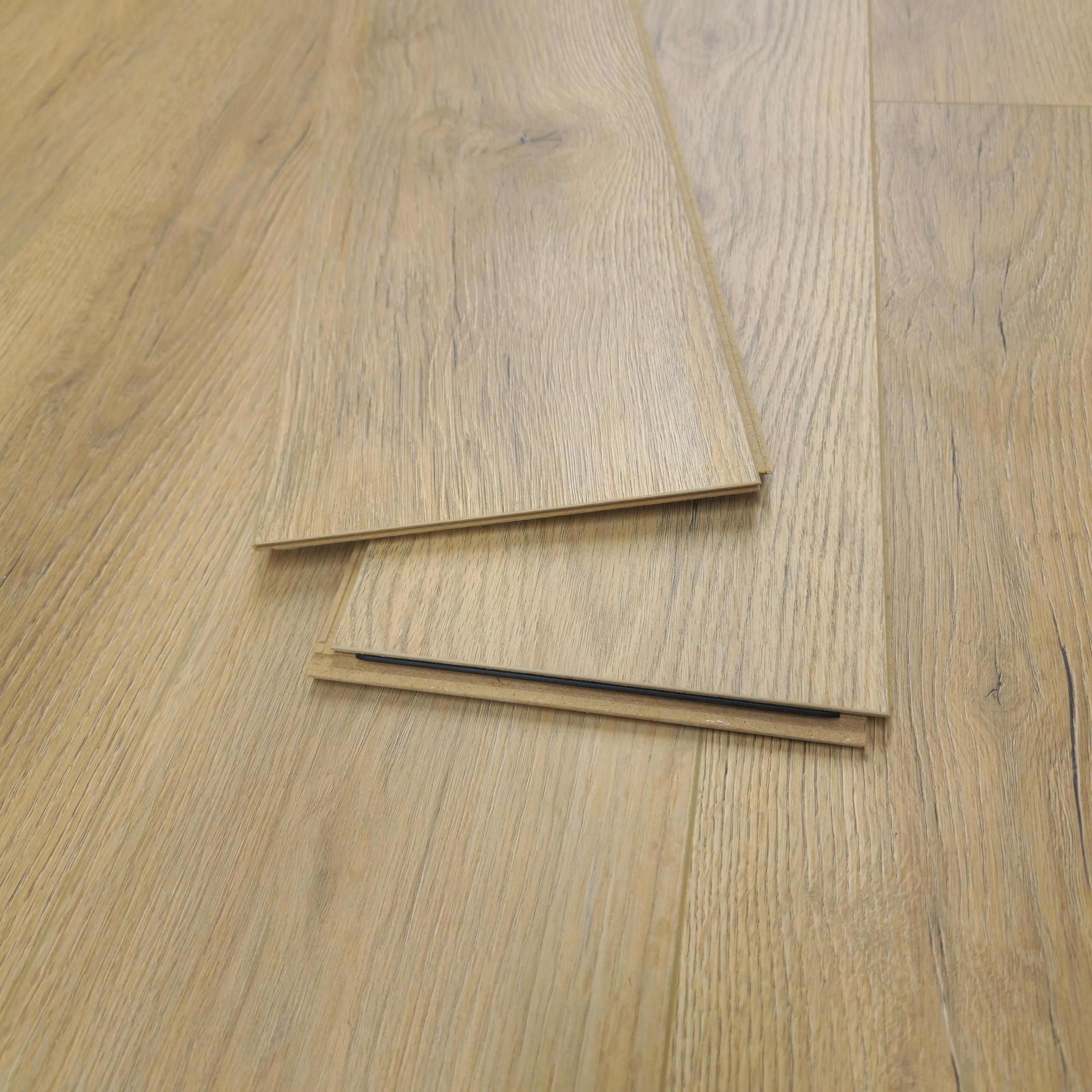 lightwood-oak-luxury-8mm-waterproof-laminate-flooring-8