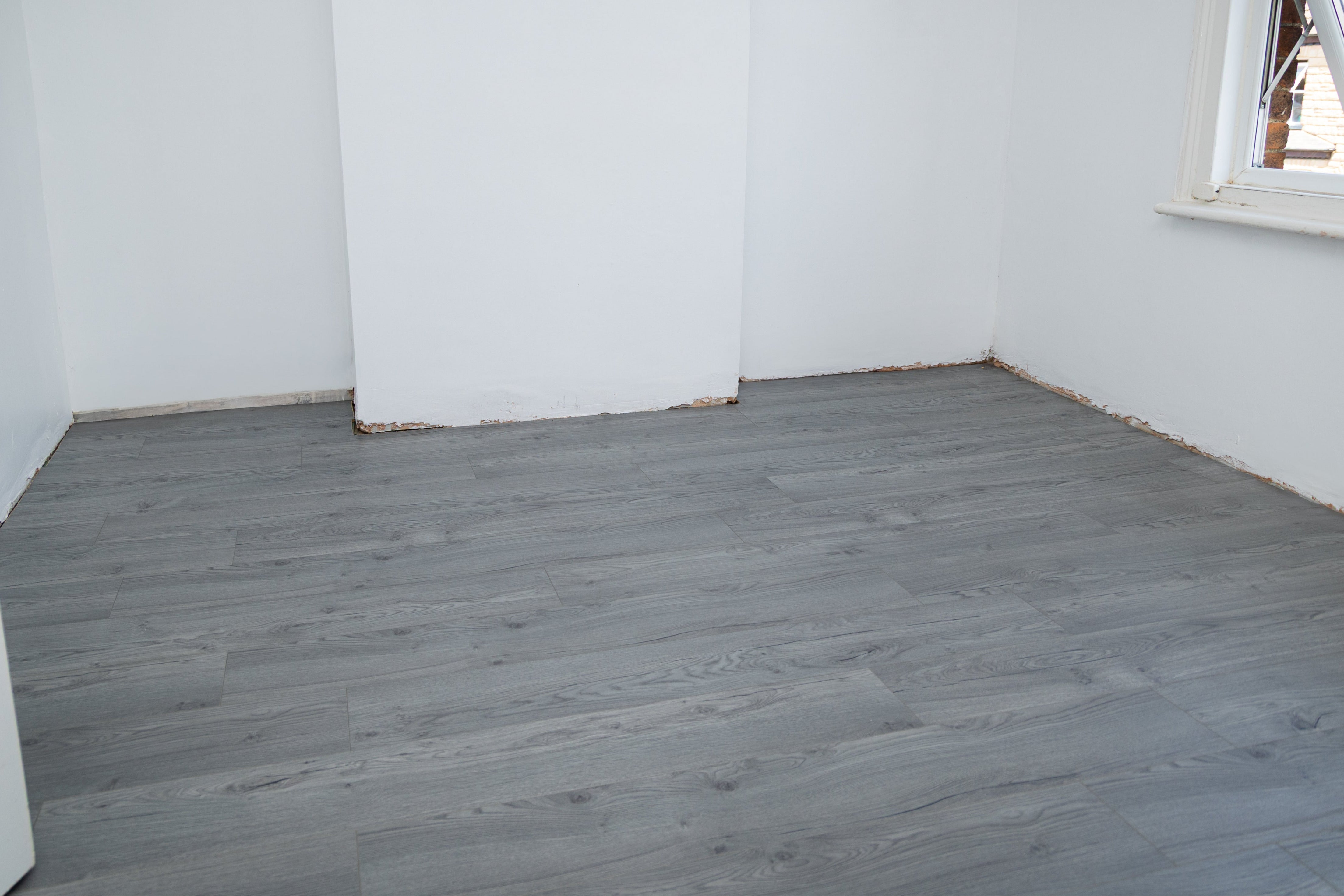 stone-grey-oak-12mm-waterproof-laminate-flooring-3
