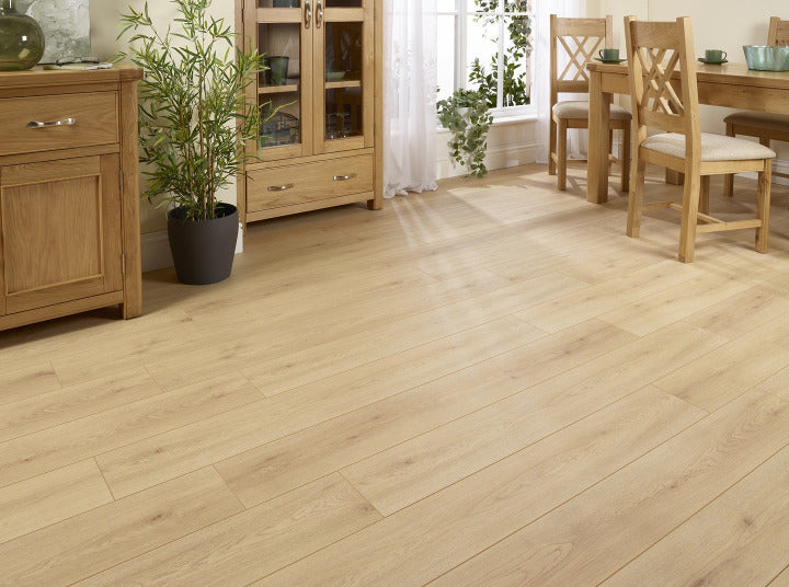 horizon-12mm-regal-oak-laminate-flooring-3