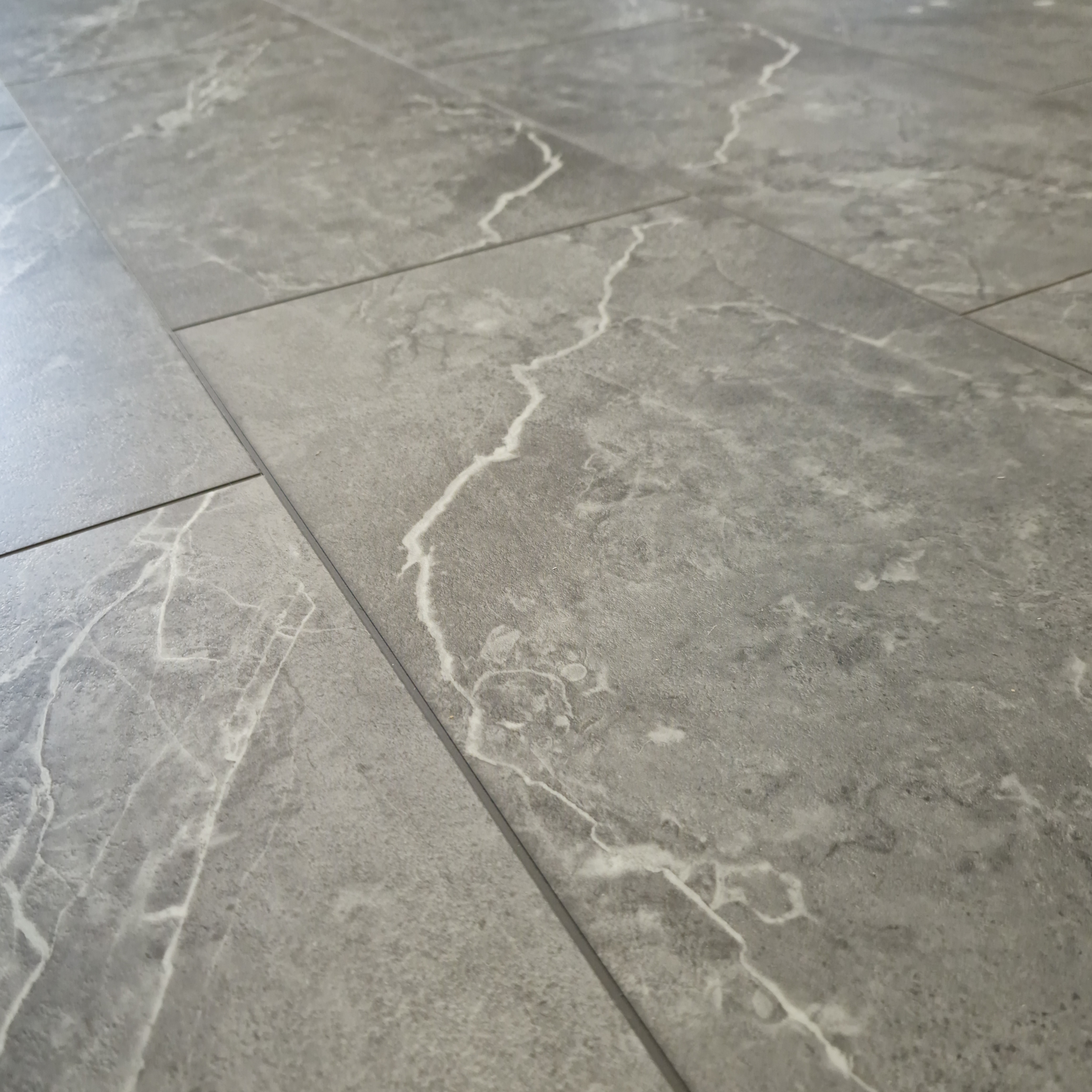 modena-smoke-oak-plank-lvt-rigid-core-spc-click-luxury-vinyl-tile-flooring-4