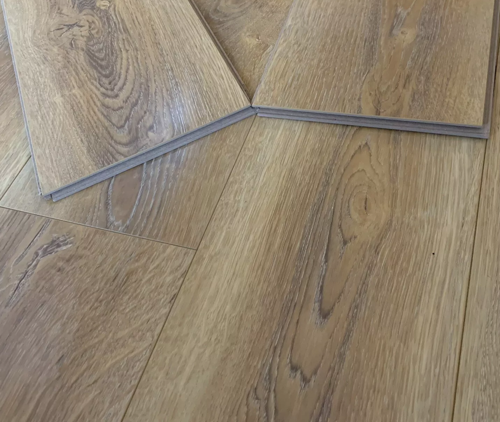 high-gloss-barrel-8mm-laminate-flooring-4