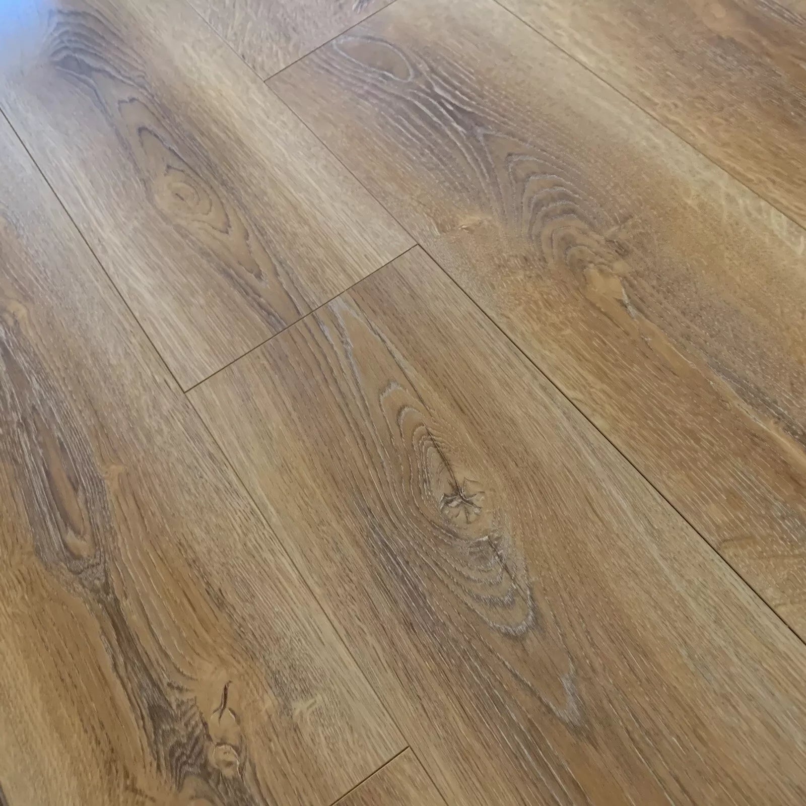 high-gloss-barrel-8mm-laminate-flooring-9