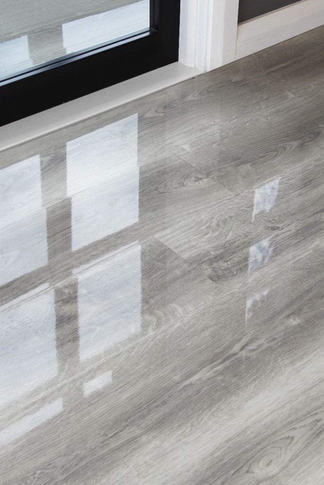 high-gloss-silver-8mm-laminate-flooring-1