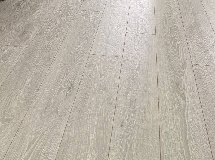 horizon-12mm-urban-mist-oak-laminate-flooring-2