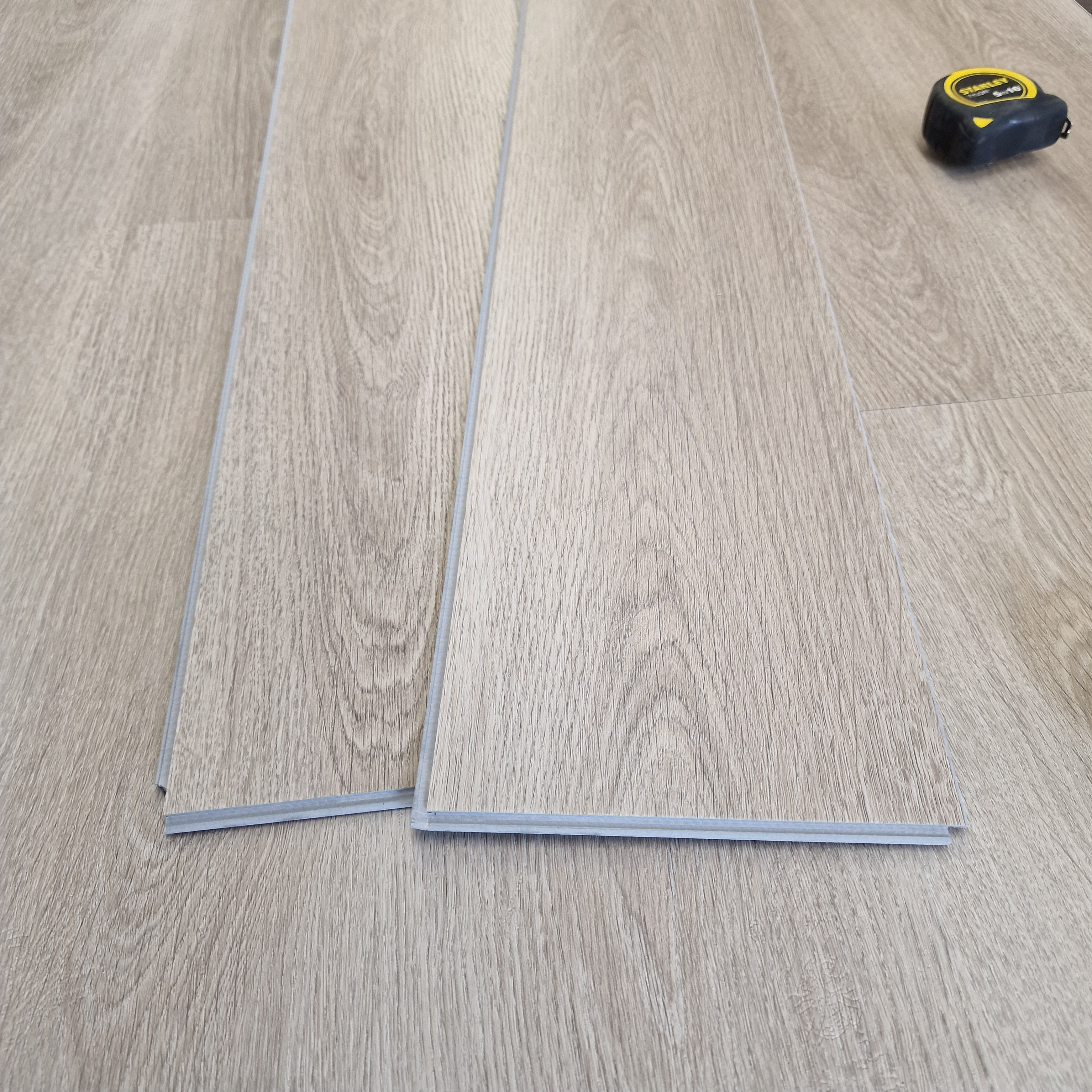 grey-ashen-oak-plank-waterproof-rigid-core-spc-luxury-vinyl-tile-lvt-flooring-click-10