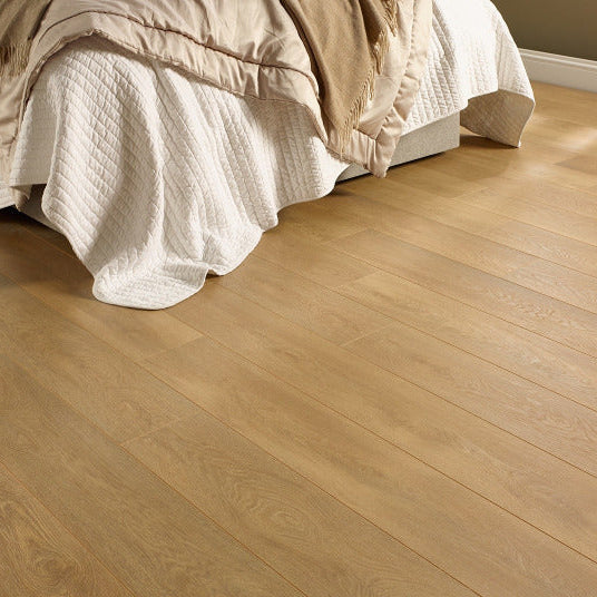 horizon-12mm-desert-glow-oak-laminate-flooring-1